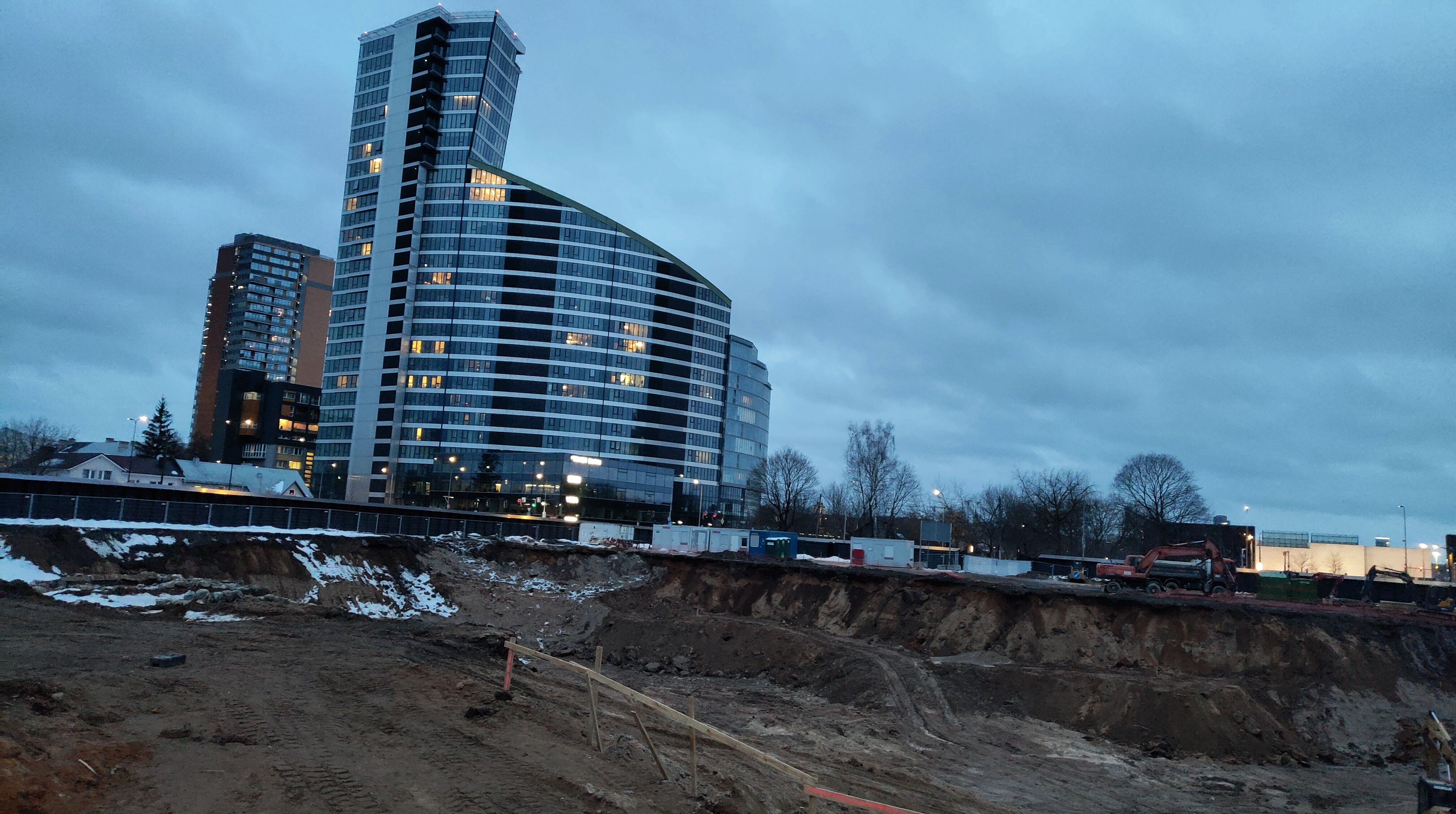 Click image for larger version

Name:	P60301-181405.jpg
Views:	337
Size:	1,08 MB
ID:	2244532