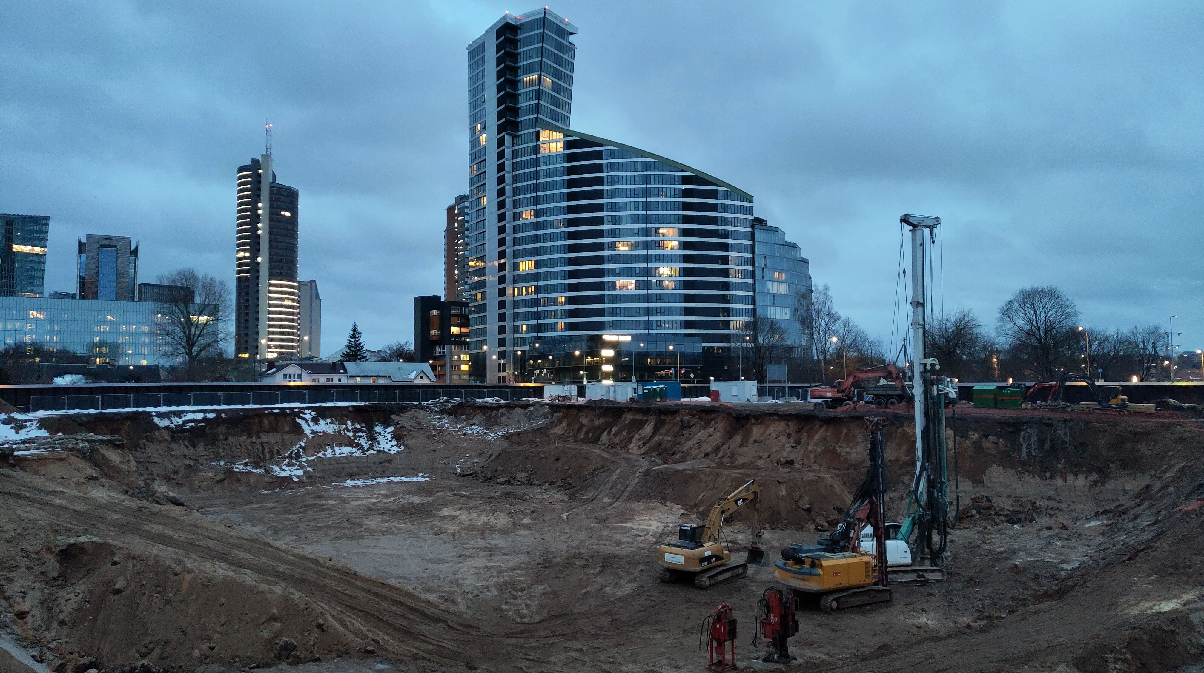 Click image for larger version

Name:	P60301-181621.jpg
Views:	339
Size:	1,37 MB
ID:	2244535