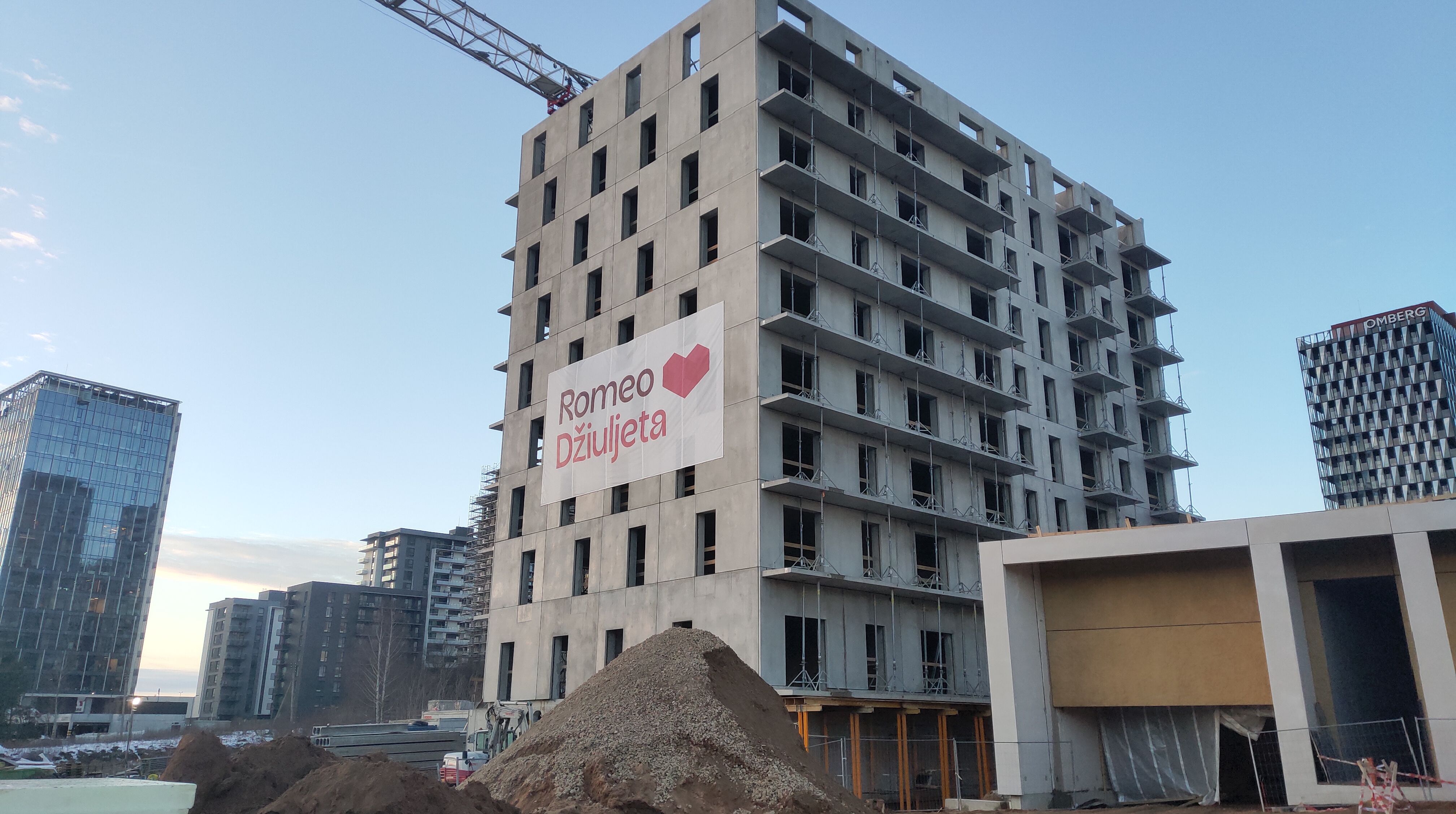 Click image for larger version

Name:	P60303-174444.jpg
Views:	581
Size:	1,01 MB
ID:	2245202