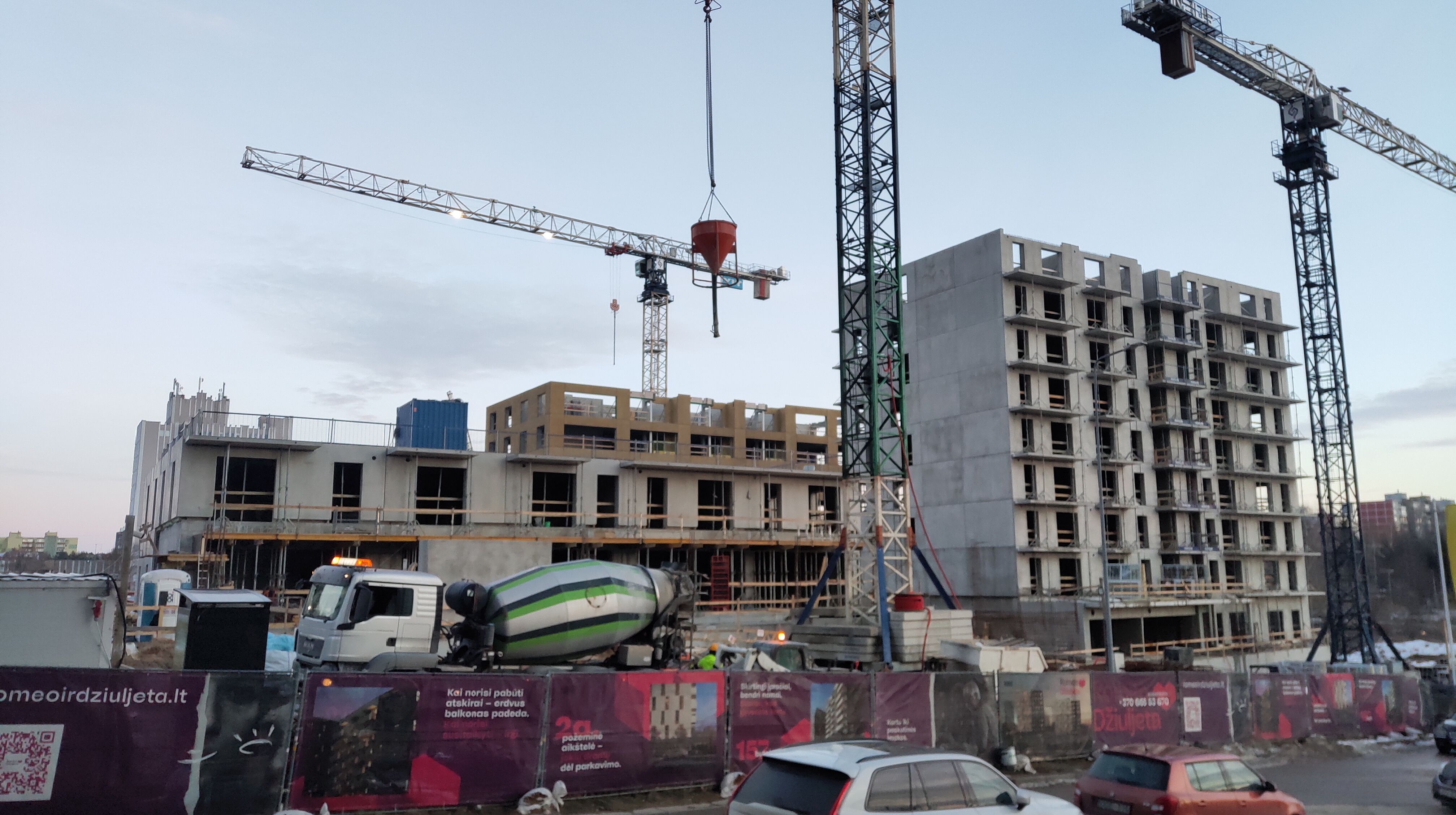 Click image for larger version

Name:	P60303-175730.jpg
Views:	566
Size:	994,5 kB
ID:	2245204