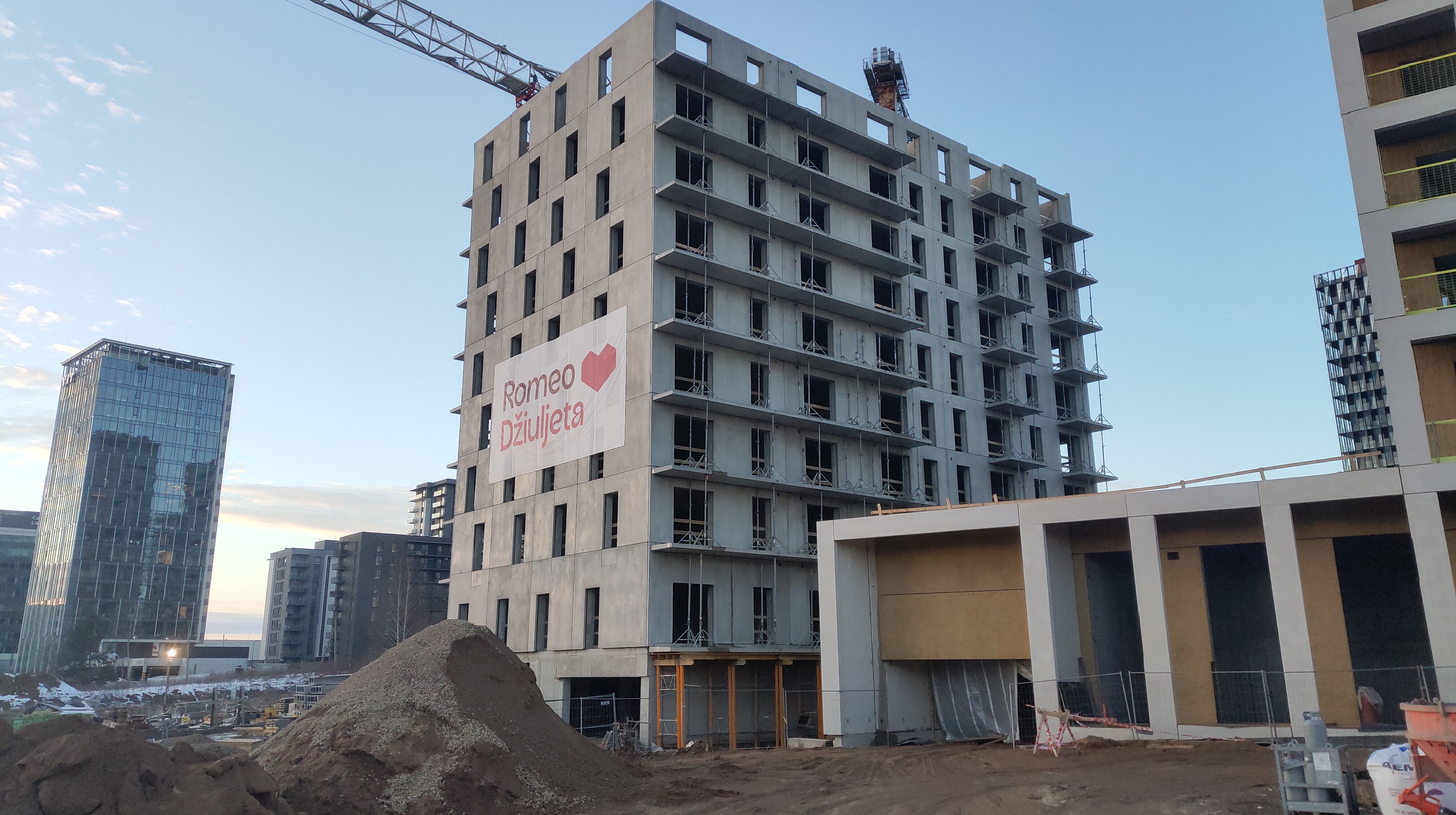 Click image for larger version

Name:	P60303-174420.jpg
Views:	578
Size:	1,01 MB
ID:	2245205