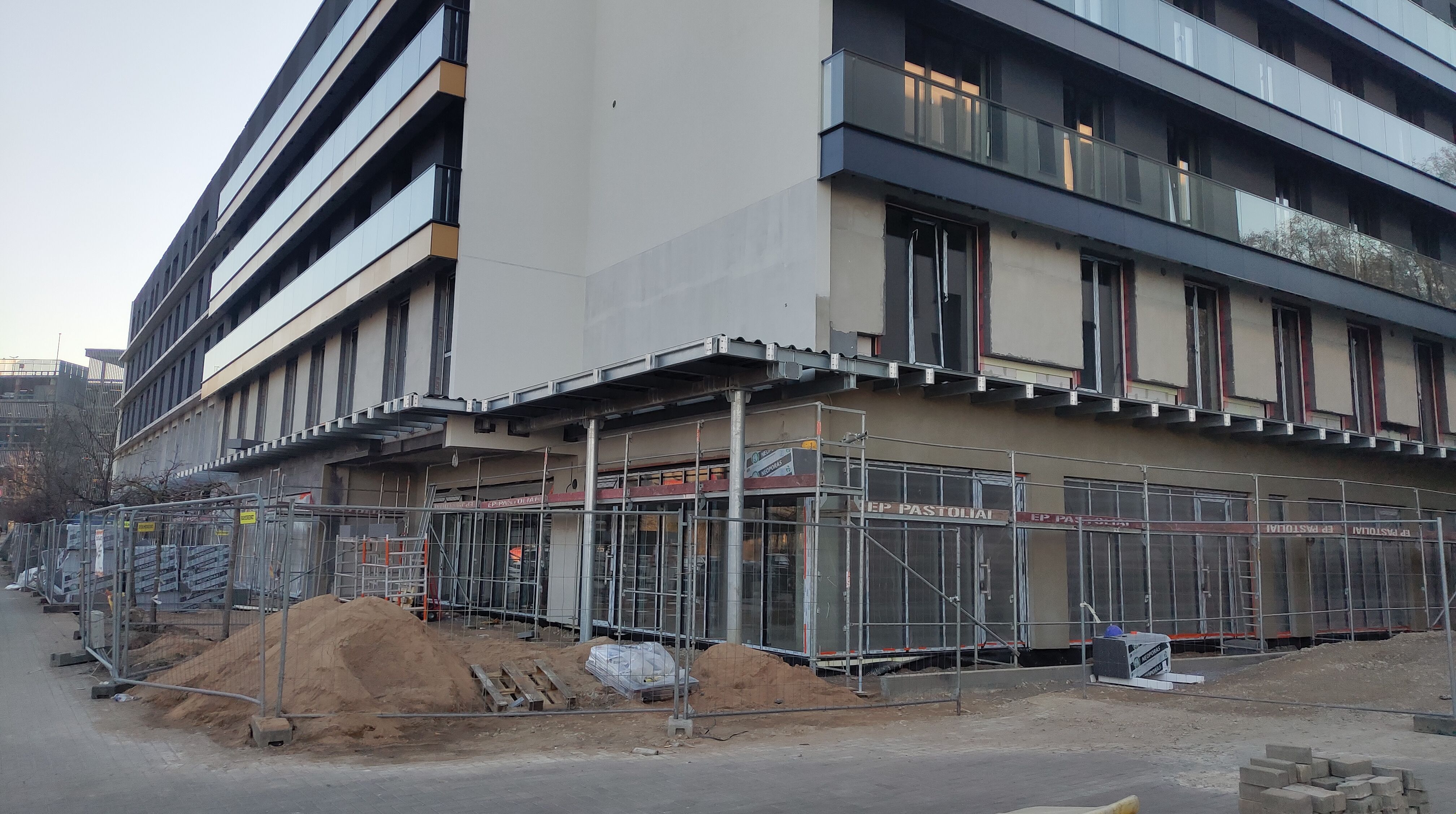 Click image for larger version

Name:	P60315-165854.jpg
Views:	341
Size:	1,25 MB
ID:	2245954