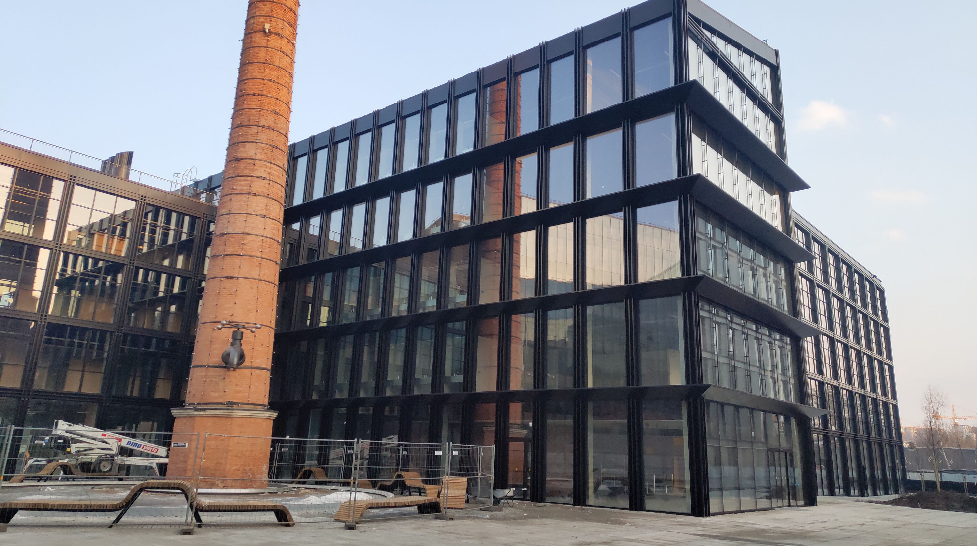 Click image for larger version

Name:	P60311-171753.jpg
Views:	475
Size:	1,10 MB
ID:	2246179