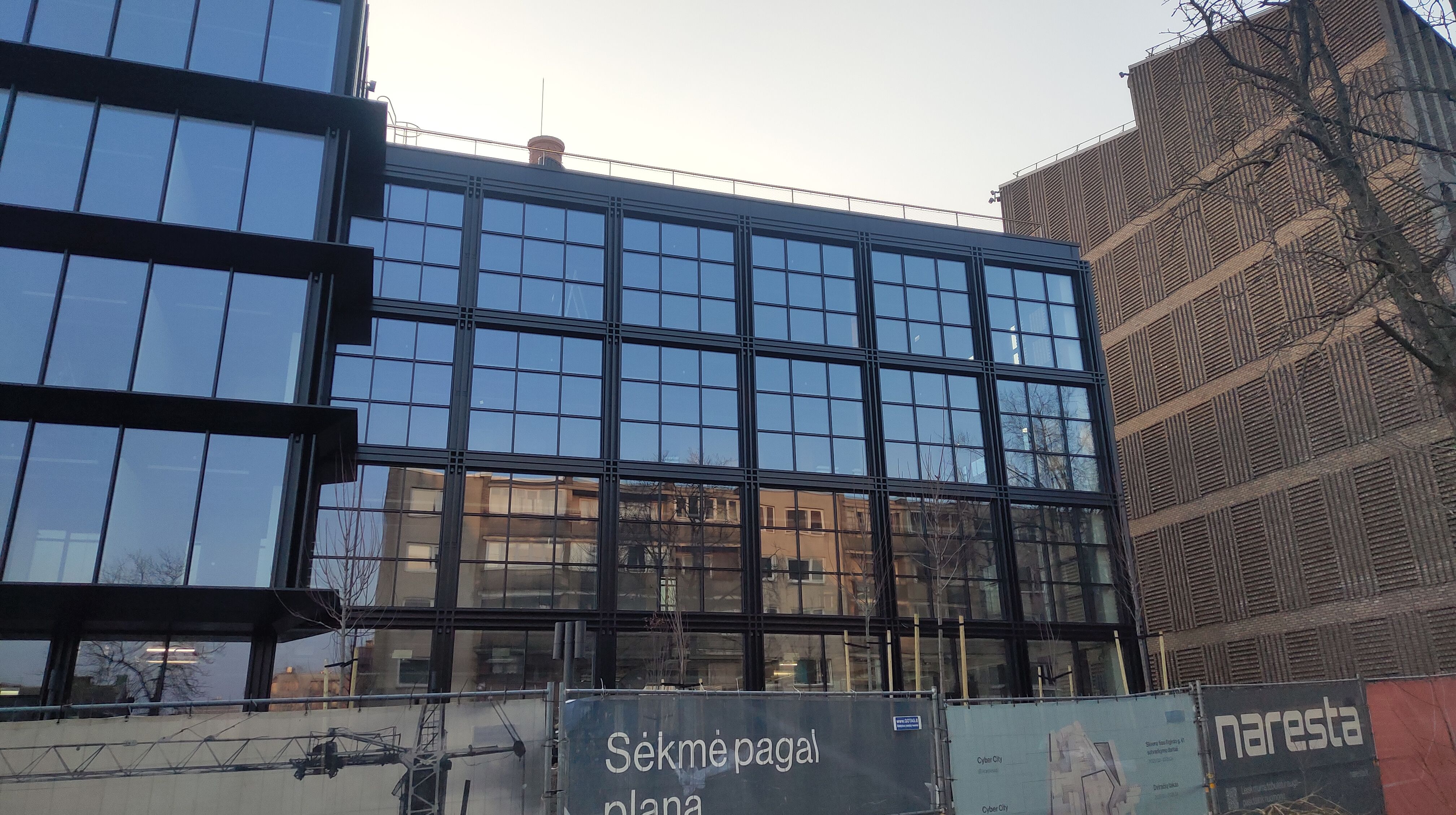 Click image for larger version

Name:	P60311-171402.jpg
Views:	449
Size:	1,35 MB
ID:	2246186