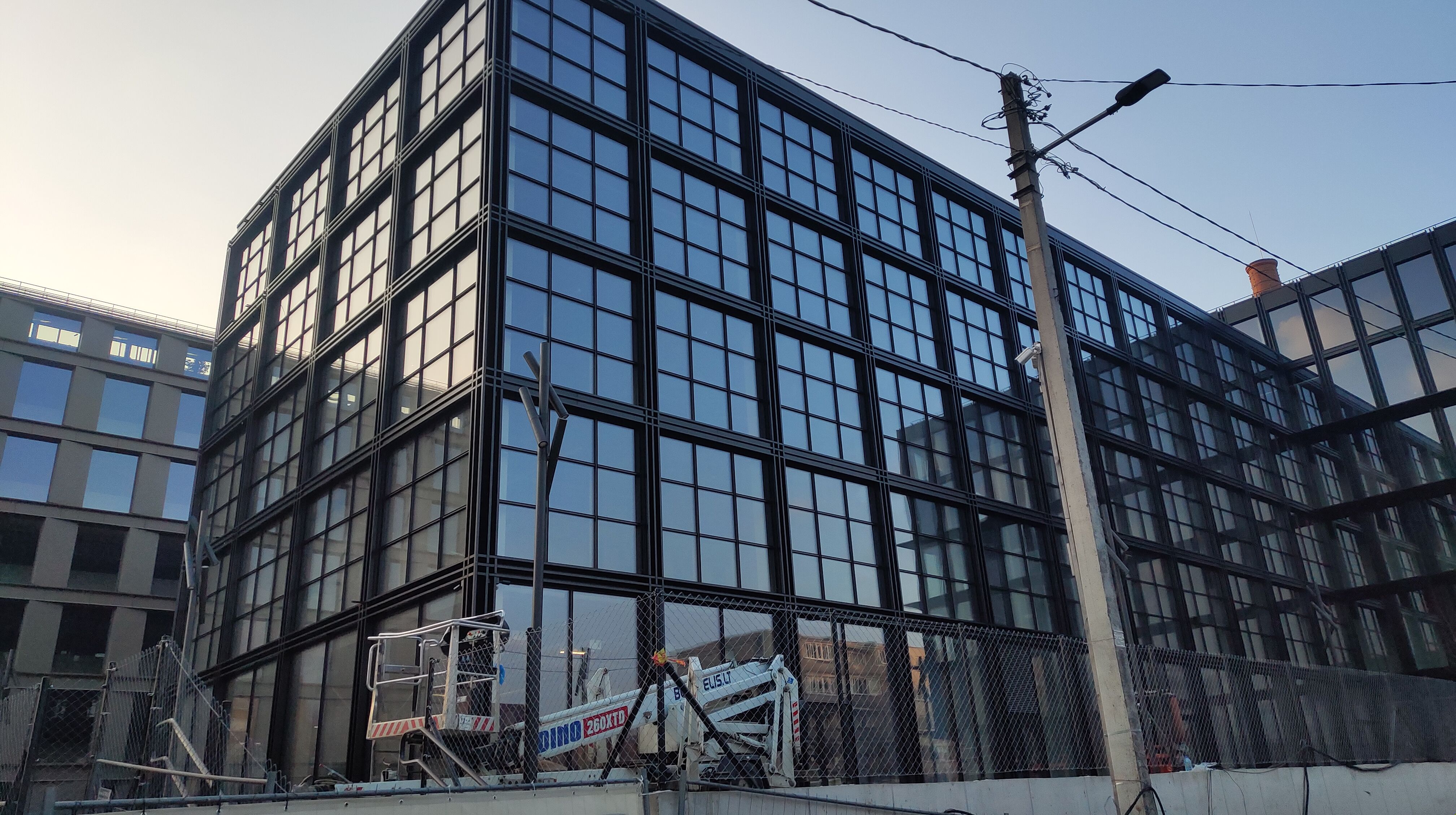 Click image for larger version

Name:	P60311-170821.jpg
Views:	451
Size:	1,37 MB
ID:	2246191