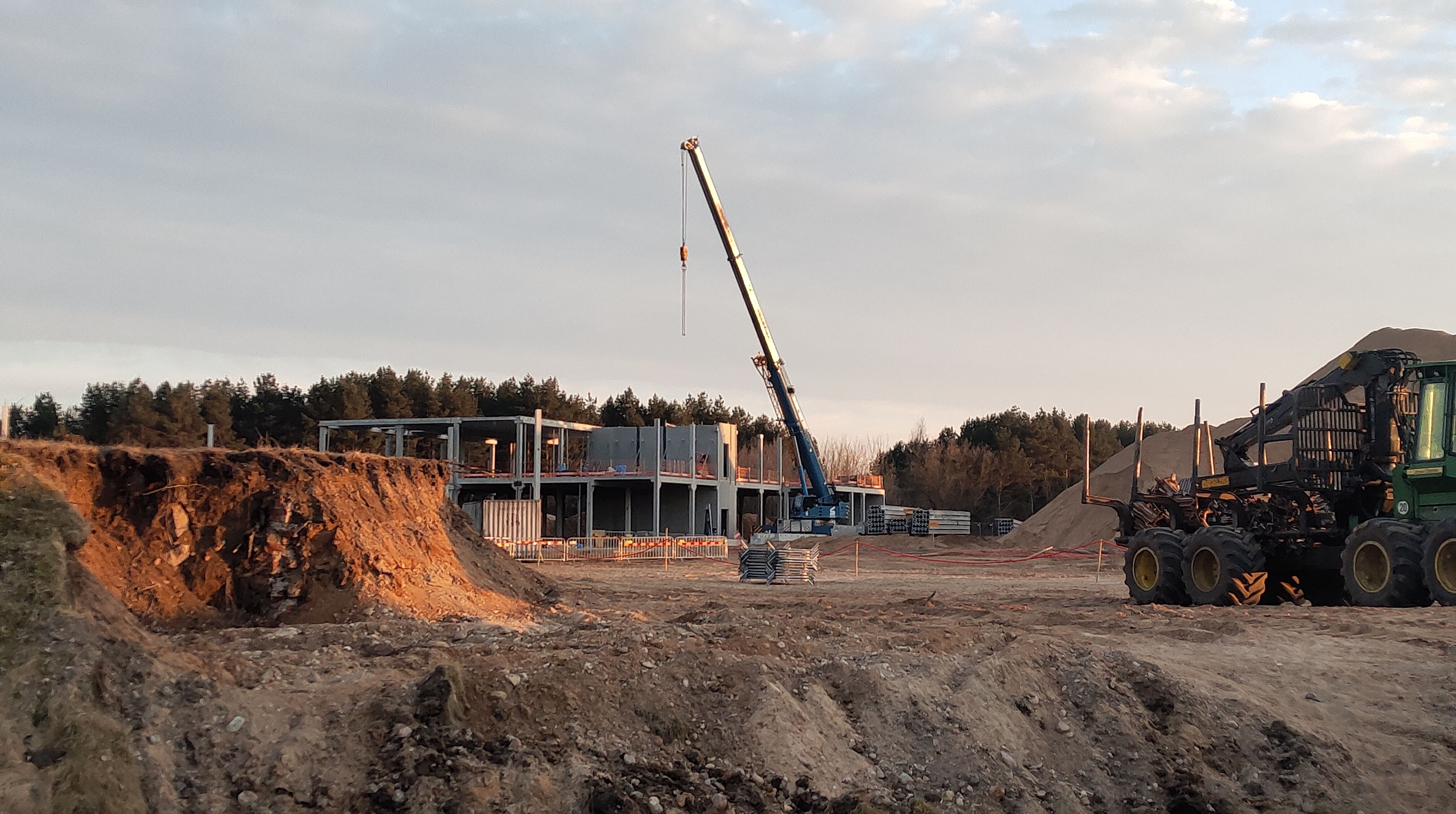 Click image for larger version

Name:	P60319-180734.jpg
Views:	689
Size:	1,09 MB
ID:	2246272