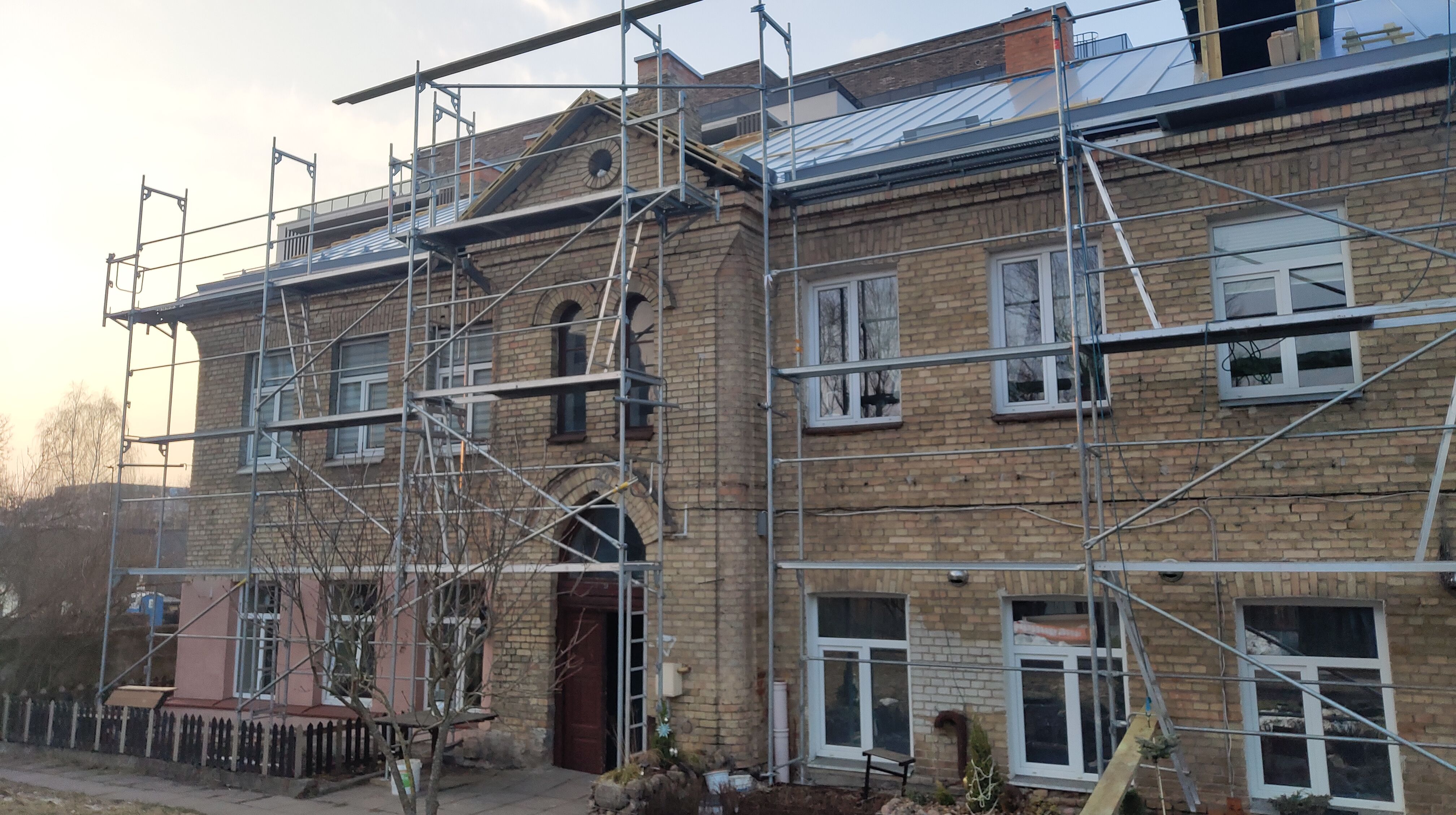 Click image for larger version

Name:	P60311-172552.jpg
Views:	469
Size:	1,27 MB
ID:	2247094