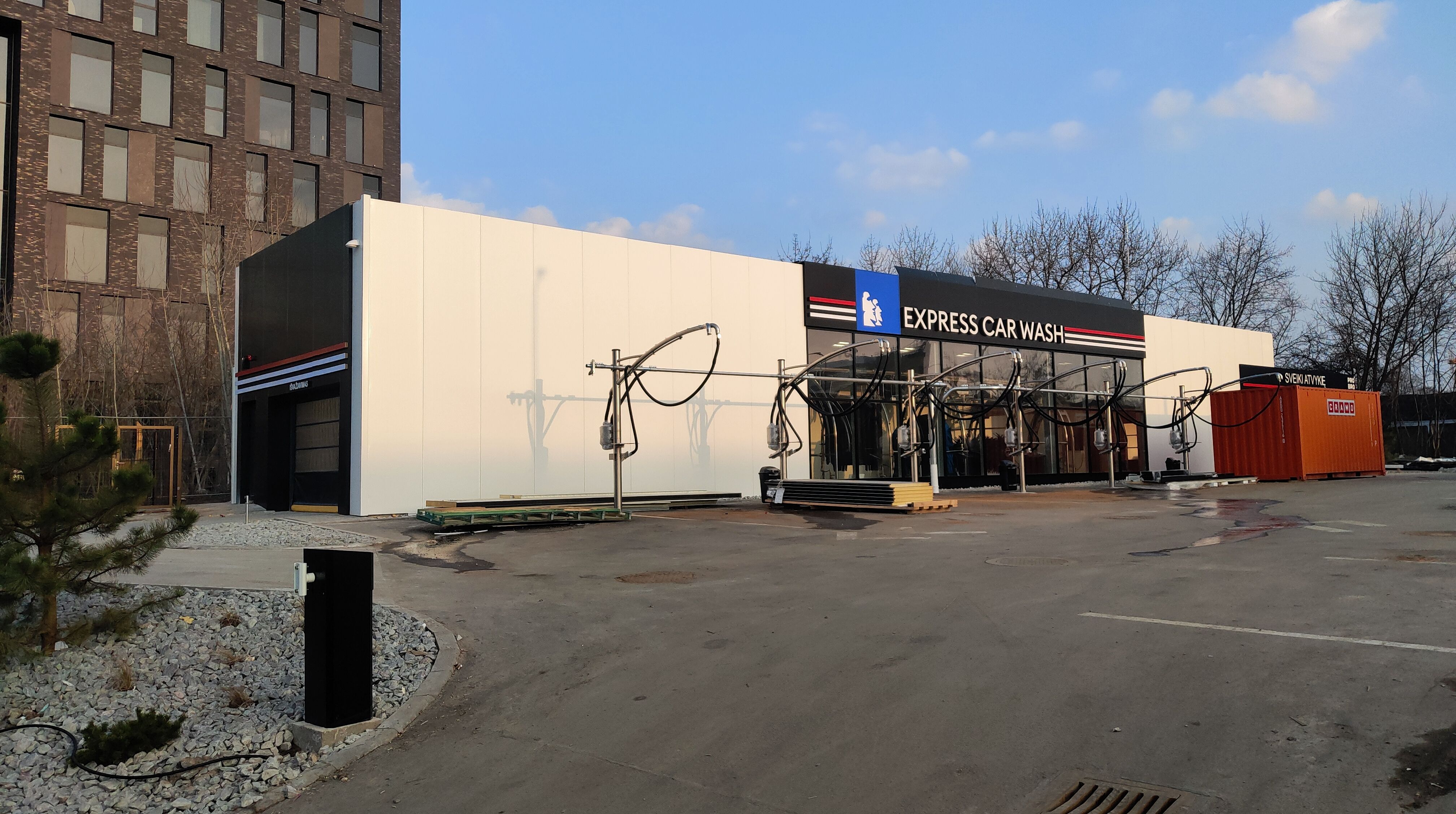 Click image for larger version

Name:	P60311-170529.jpg
Views:	269
Size:	1,21 MB
ID:	2247298