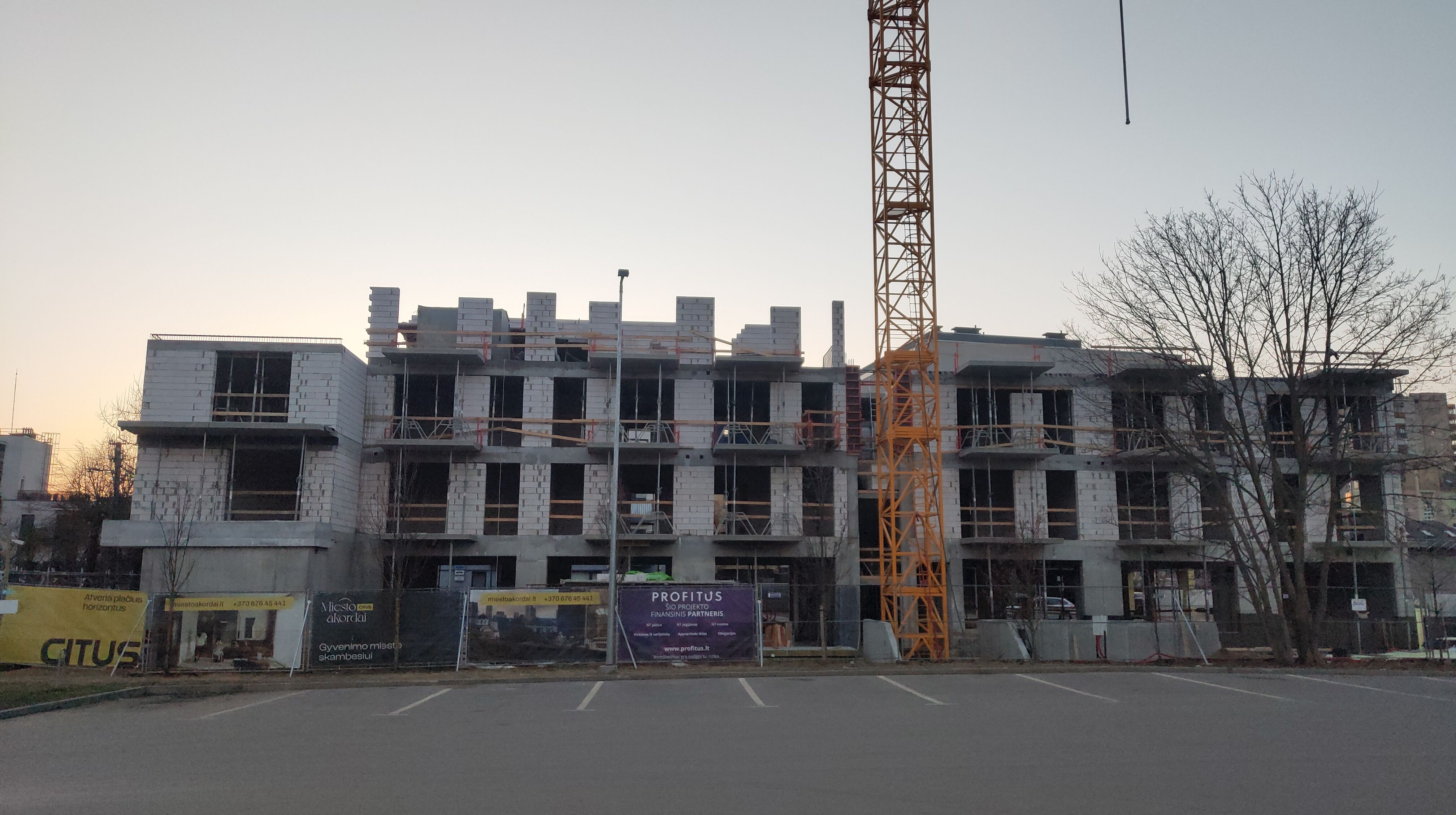 Click image for larger version

Name:	P60321-182841.jpg
Views:	246
Size:	1,05 MB
ID:	2247300