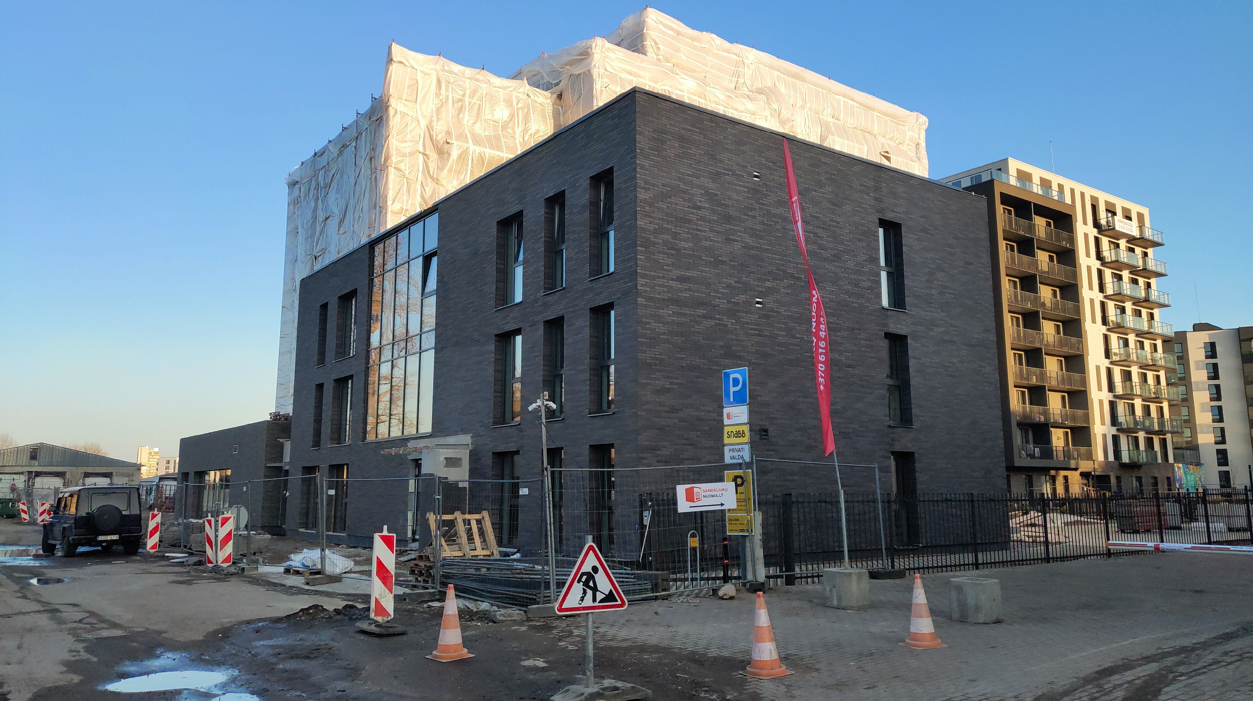 Click image for larger version

Name:	P60315-172528.jpg
Views:	84
Size:	1,20 MB
ID:	2247377