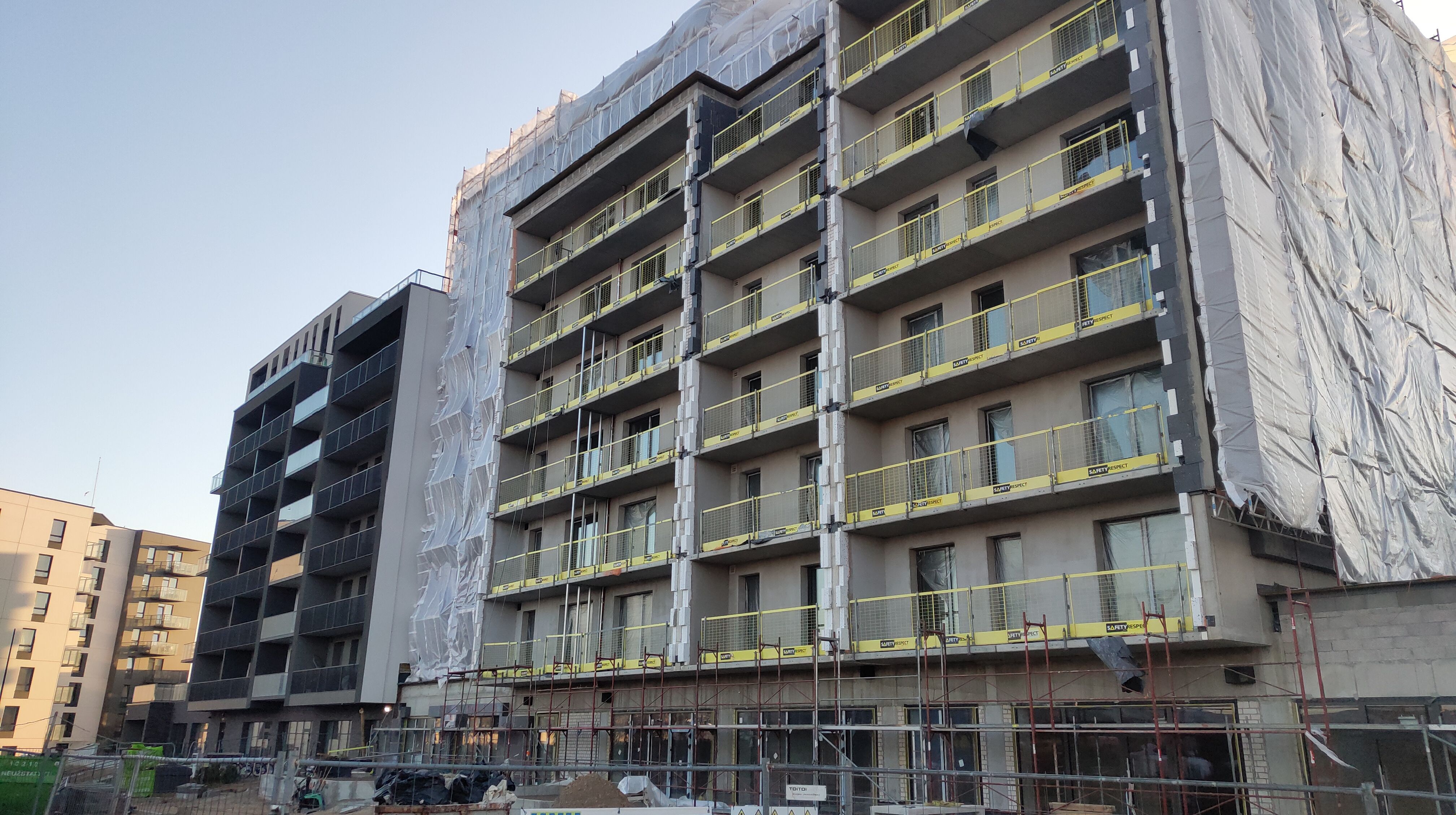 Click image for larger version

Name:	P60315-172705.jpg
Views:	84
Size:	1,32 MB
ID:	2247379