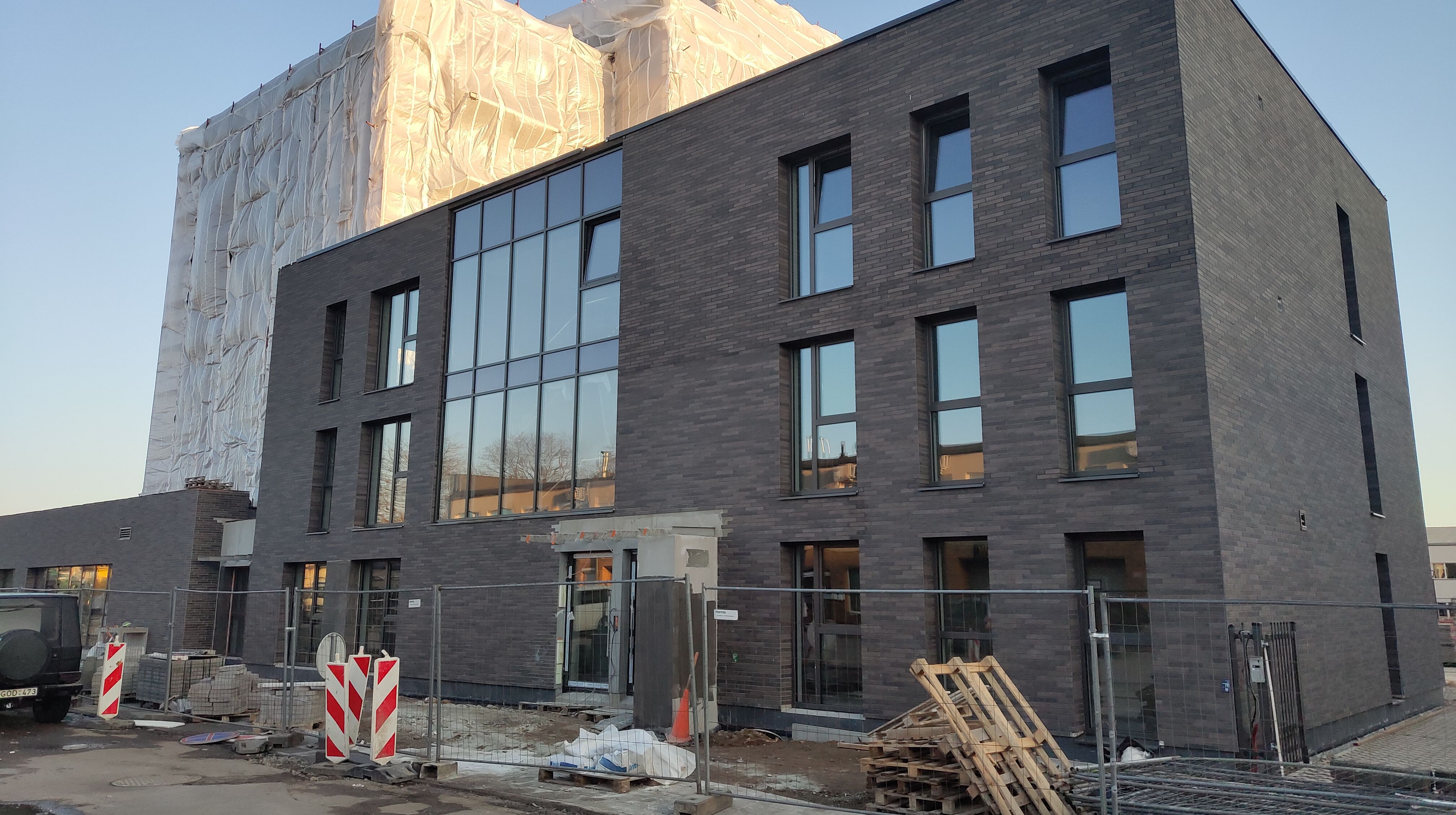 Click image for larger version

Name:	P60315-172541.jpg
Views:	84
Size:	1,34 MB
ID:	2247380