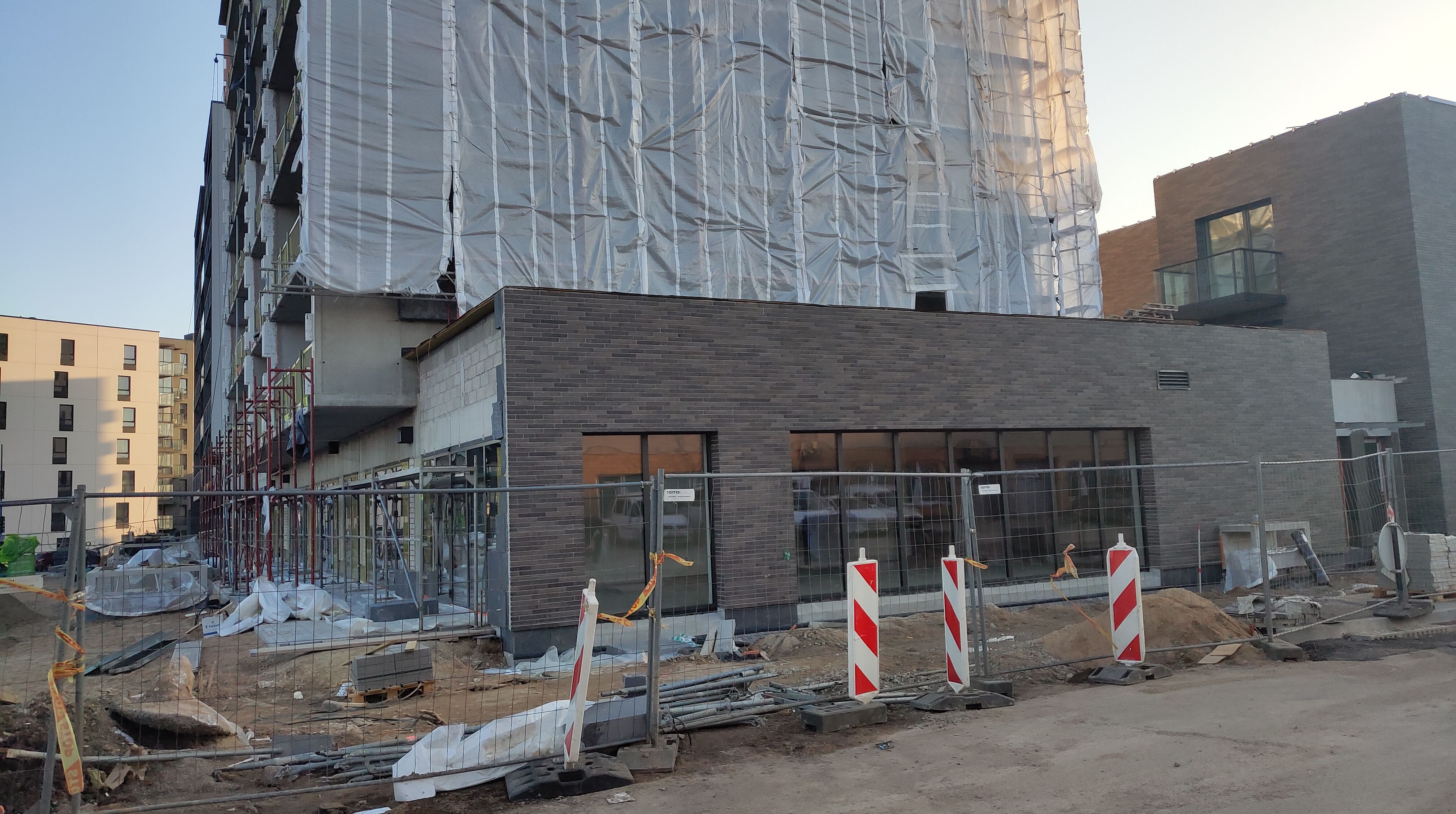 Click image for larger version

Name:	P60315-172631.jpg
Views:	84
Size:	1,42 MB
ID:	2247383