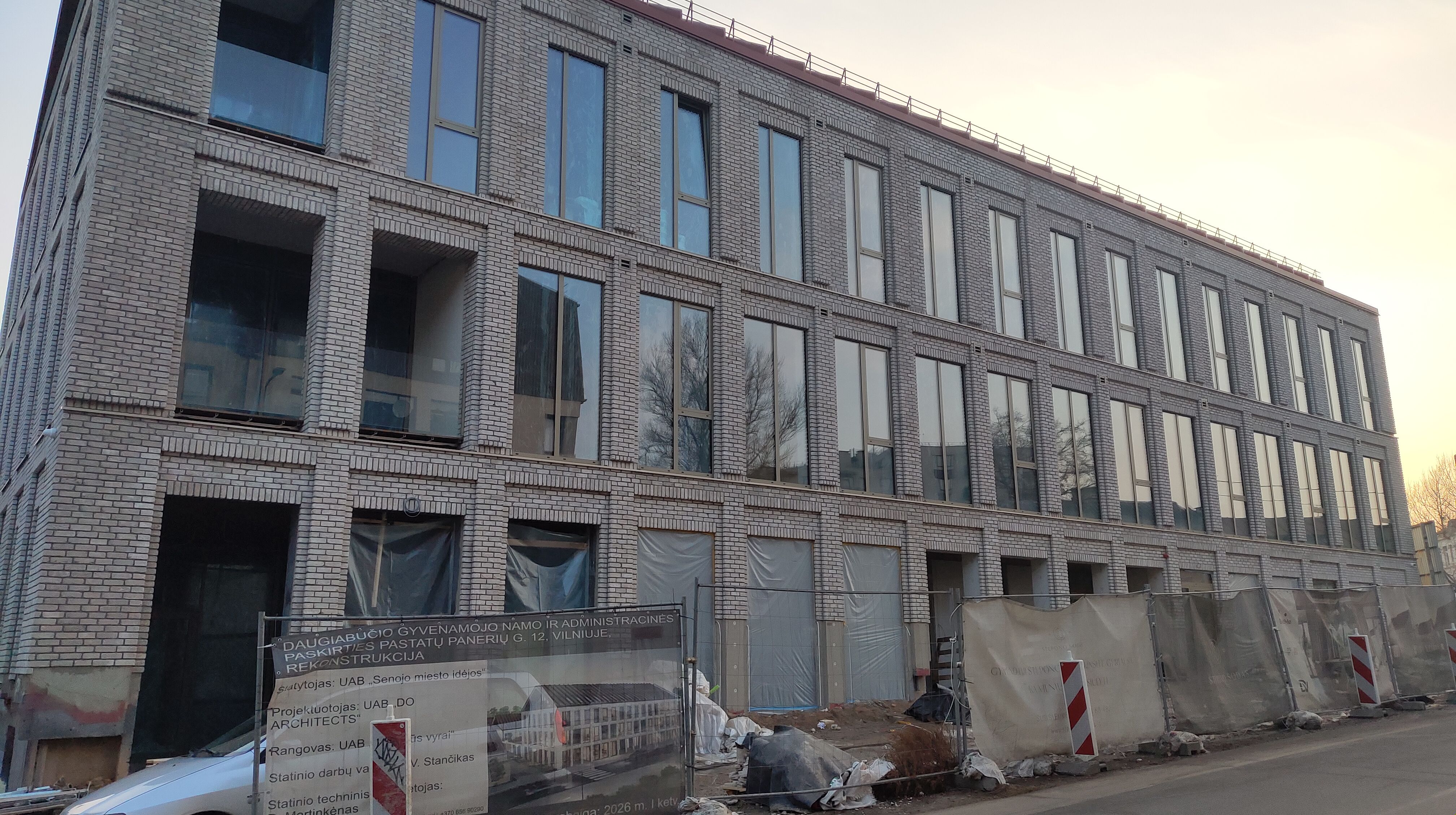 Click image for larger version

Name:	P60311-173231.jpg
Views:	379
Size:	1,57 MB
ID:	2247558