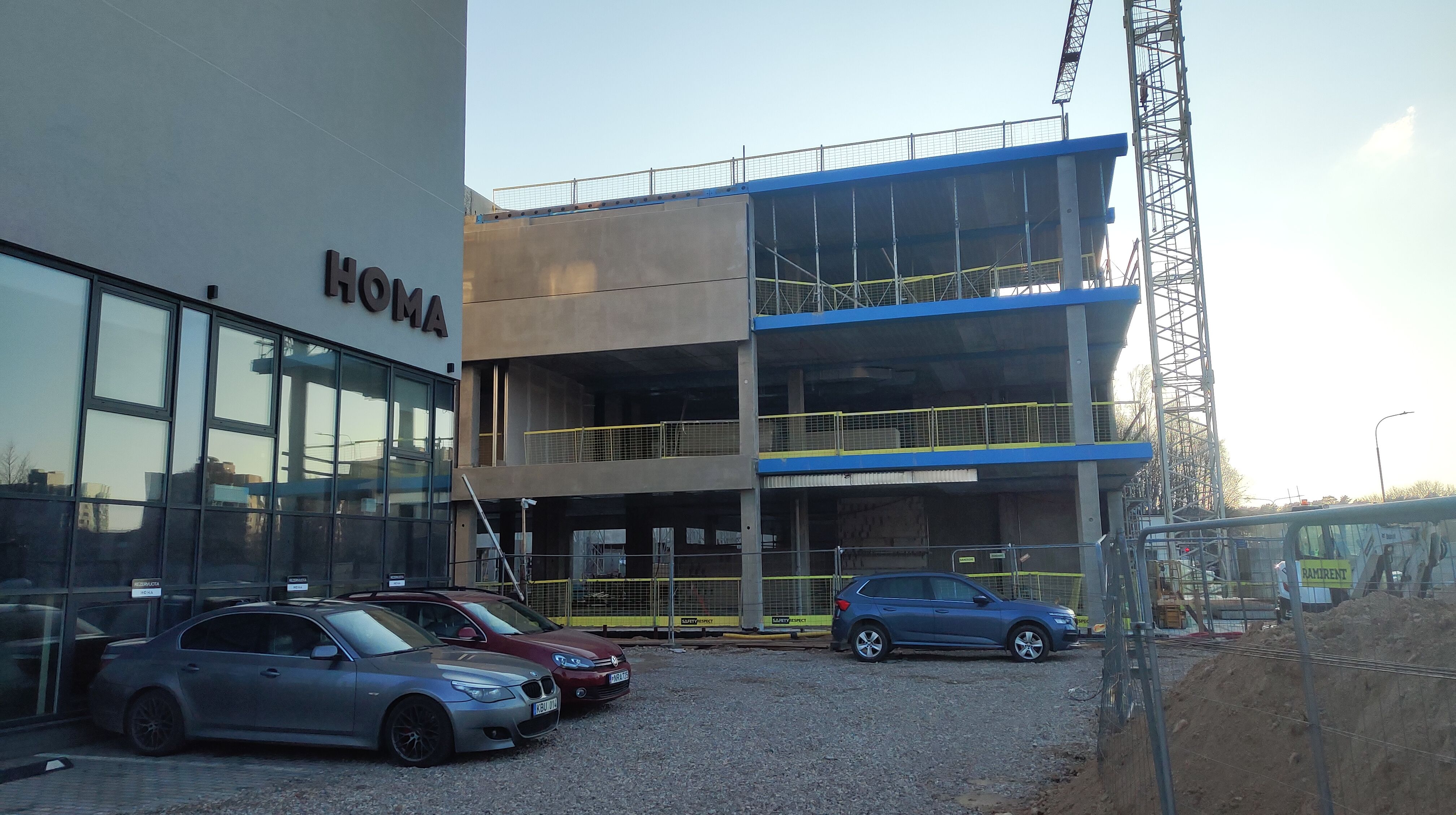 Click image for larger version

Name:	P60321-172940.jpg
Views:	177
Size:	1,16 MB
ID:	2247710