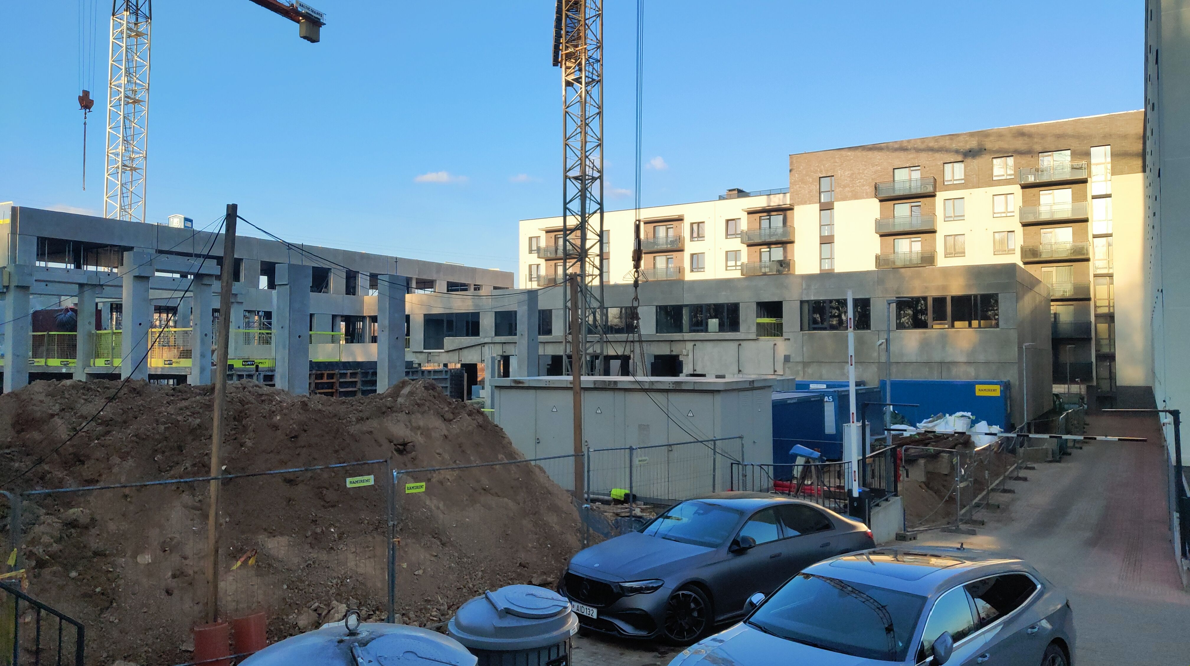 Click image for larger version

Name:	P60321-172754.jpg
Views:	171
Size:	1,07 MB
ID:	2247712