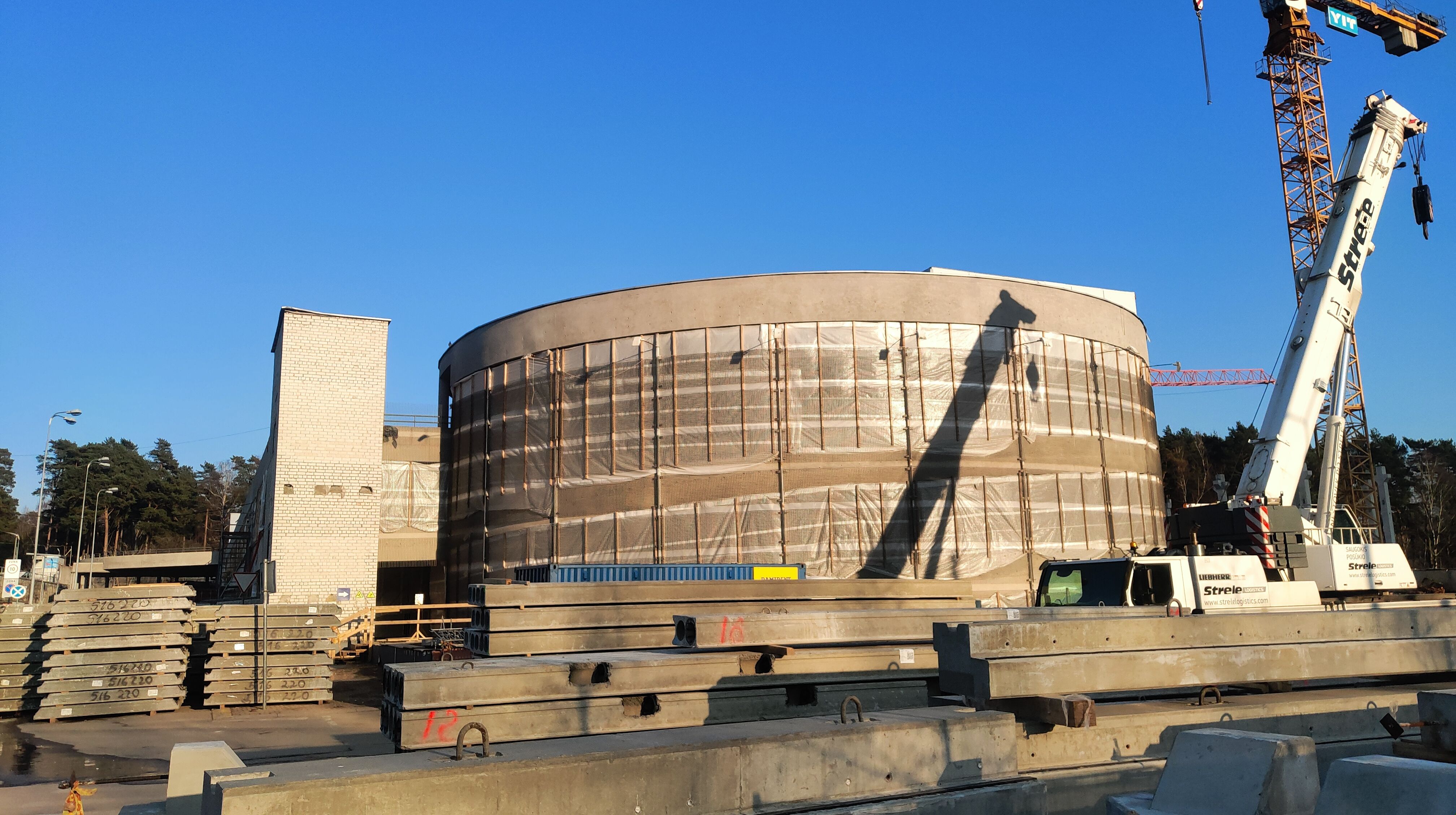 Click image for larger version

Name:	P60321-171444.jpg
Views:	192
Size:	1,24 MB
ID:	2247716