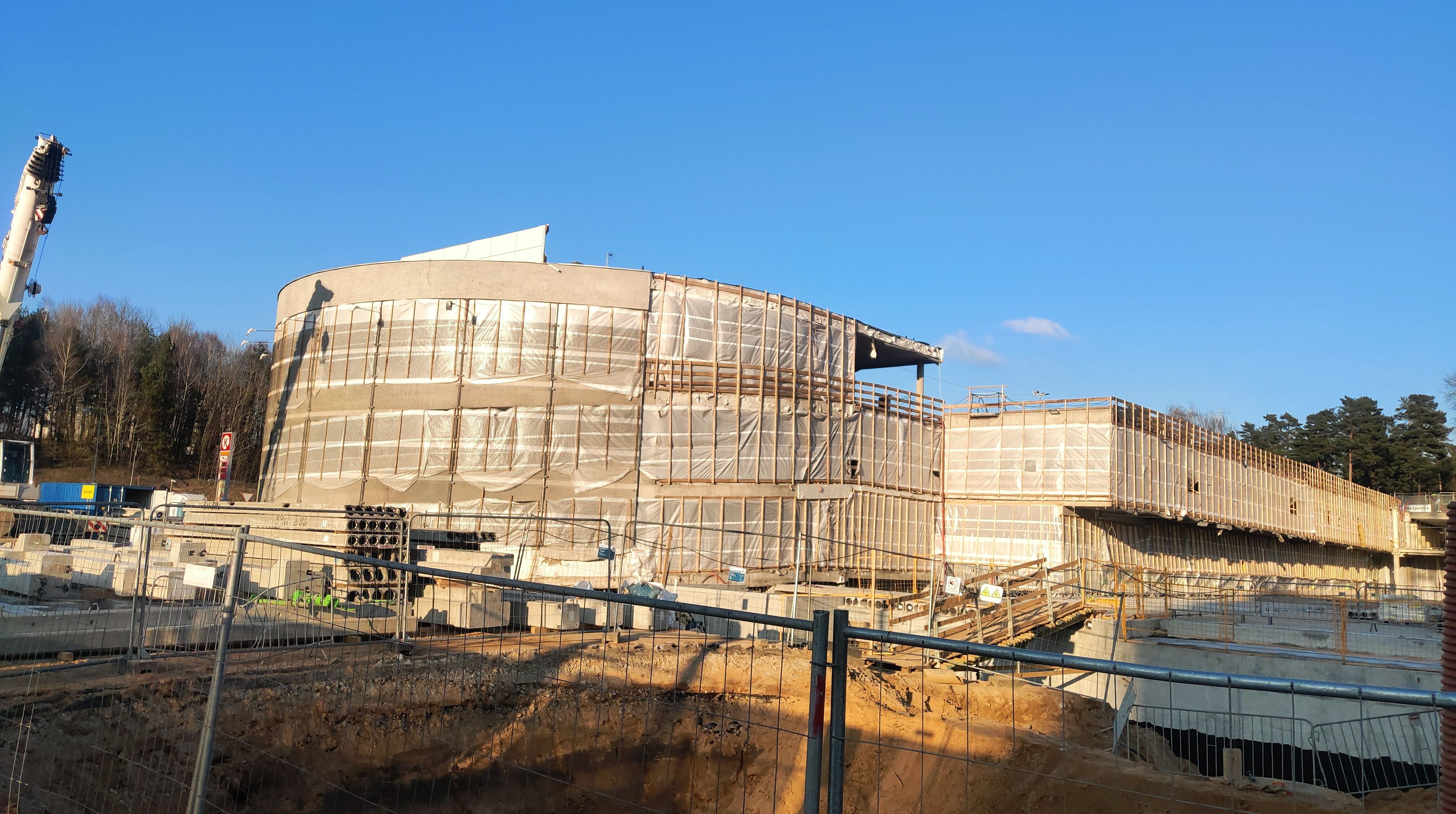 Click image for larger version

Name:	P60321-171520.jpg
Views:	188
Size:	1,36 MB
ID:	2247719