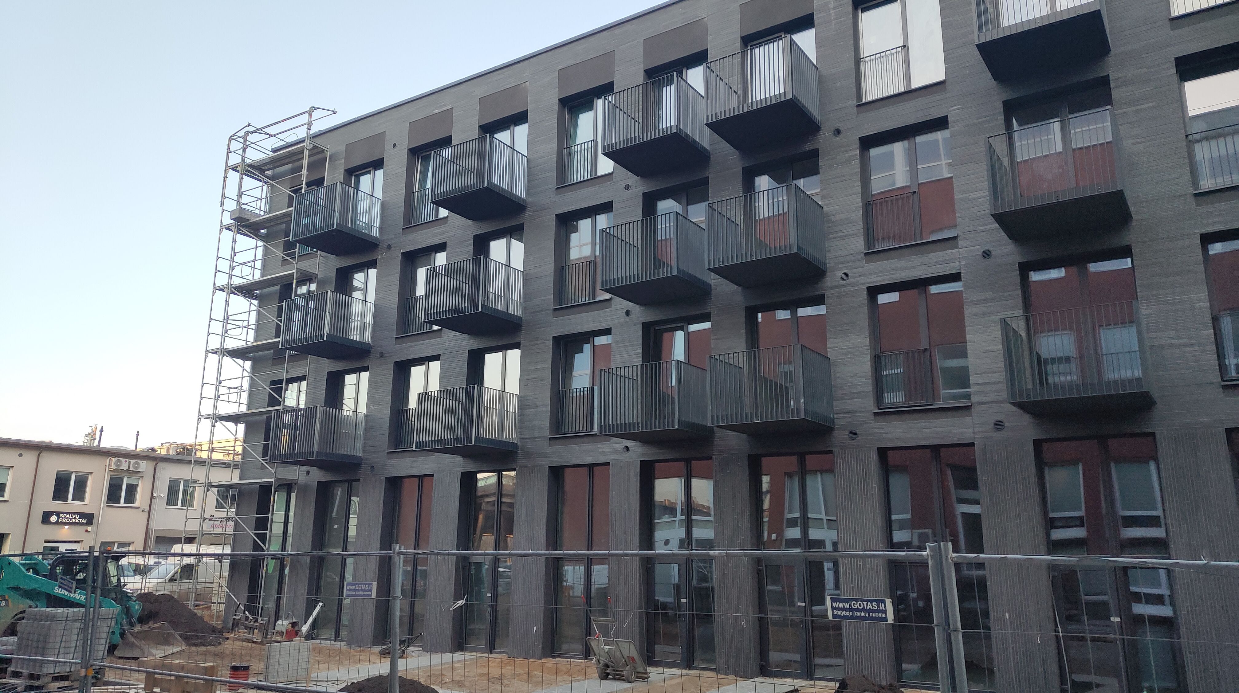 Click image for larger version

Name:	P60315-172240.jpg
Views:	597
Size:	1,29 MB
ID:	2248437