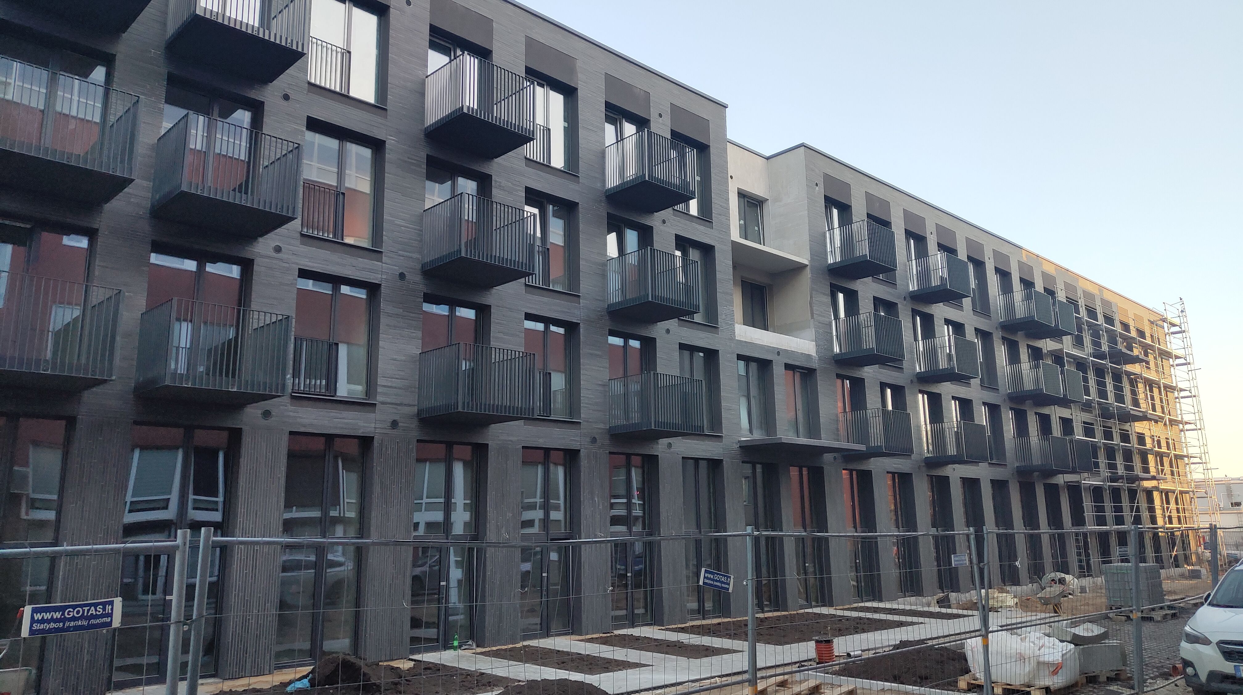 Click image for larger version

Name:	P60315-172256.jpg
Views:	586
Size:	1,36 MB
ID:	2248441