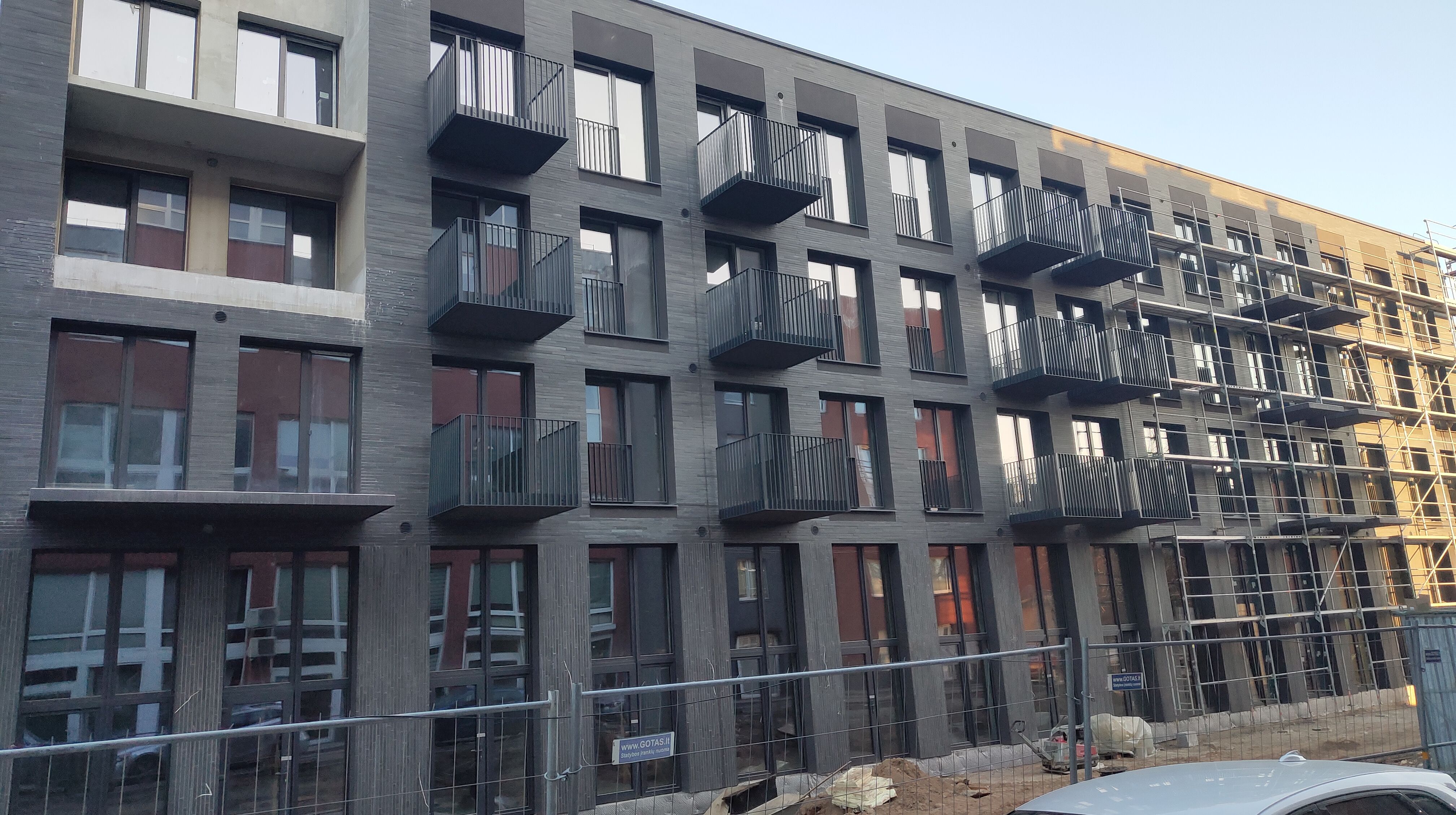 Click image for larger version

Name:	P60315-172231.jpg
Views:	591
Size:	1,43 MB
ID:	2248442