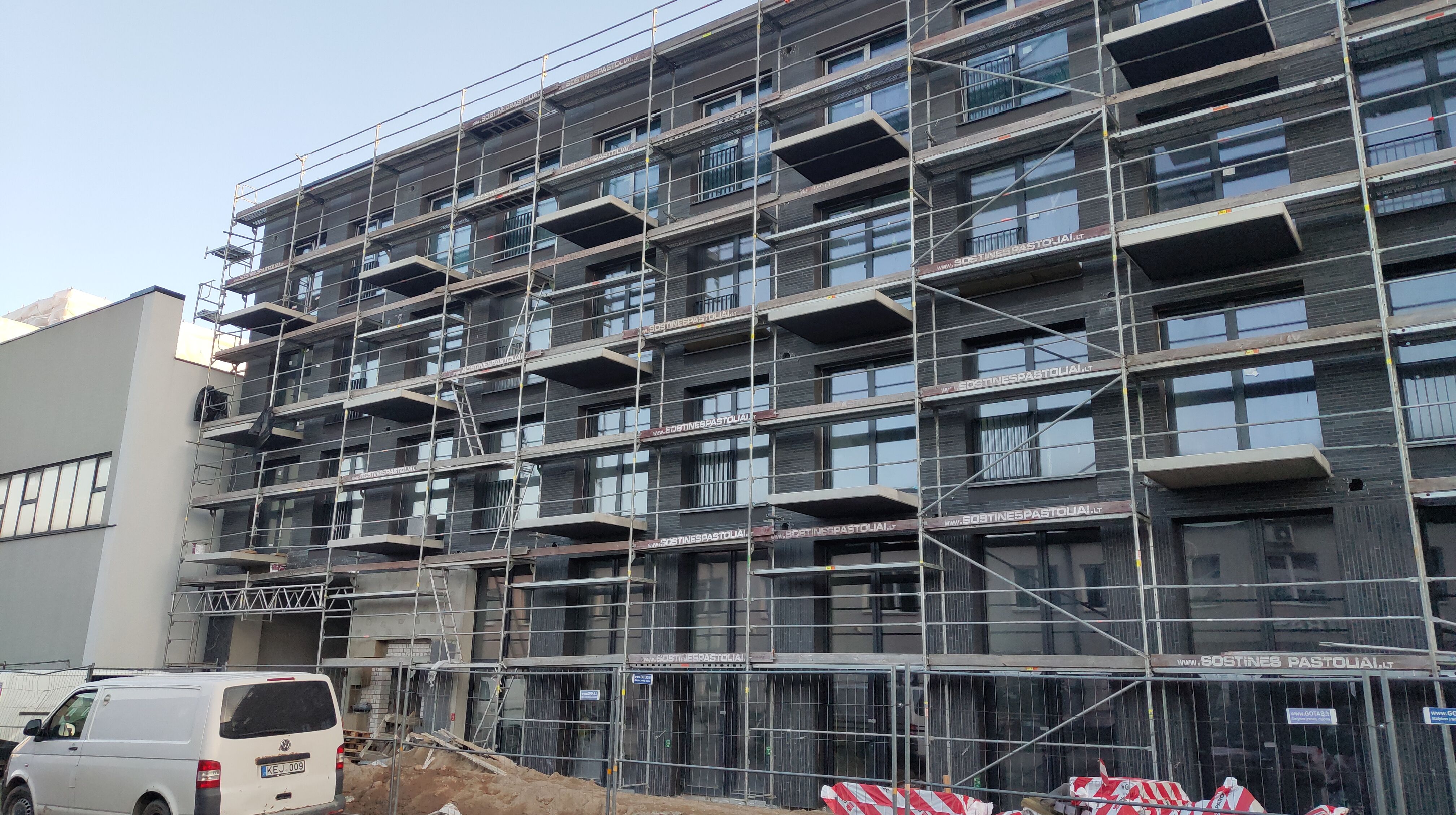 Click image for larger version

Name:	P60315-172421.jpg
Views:	588
Size:	1,48 MB
ID:	2248444