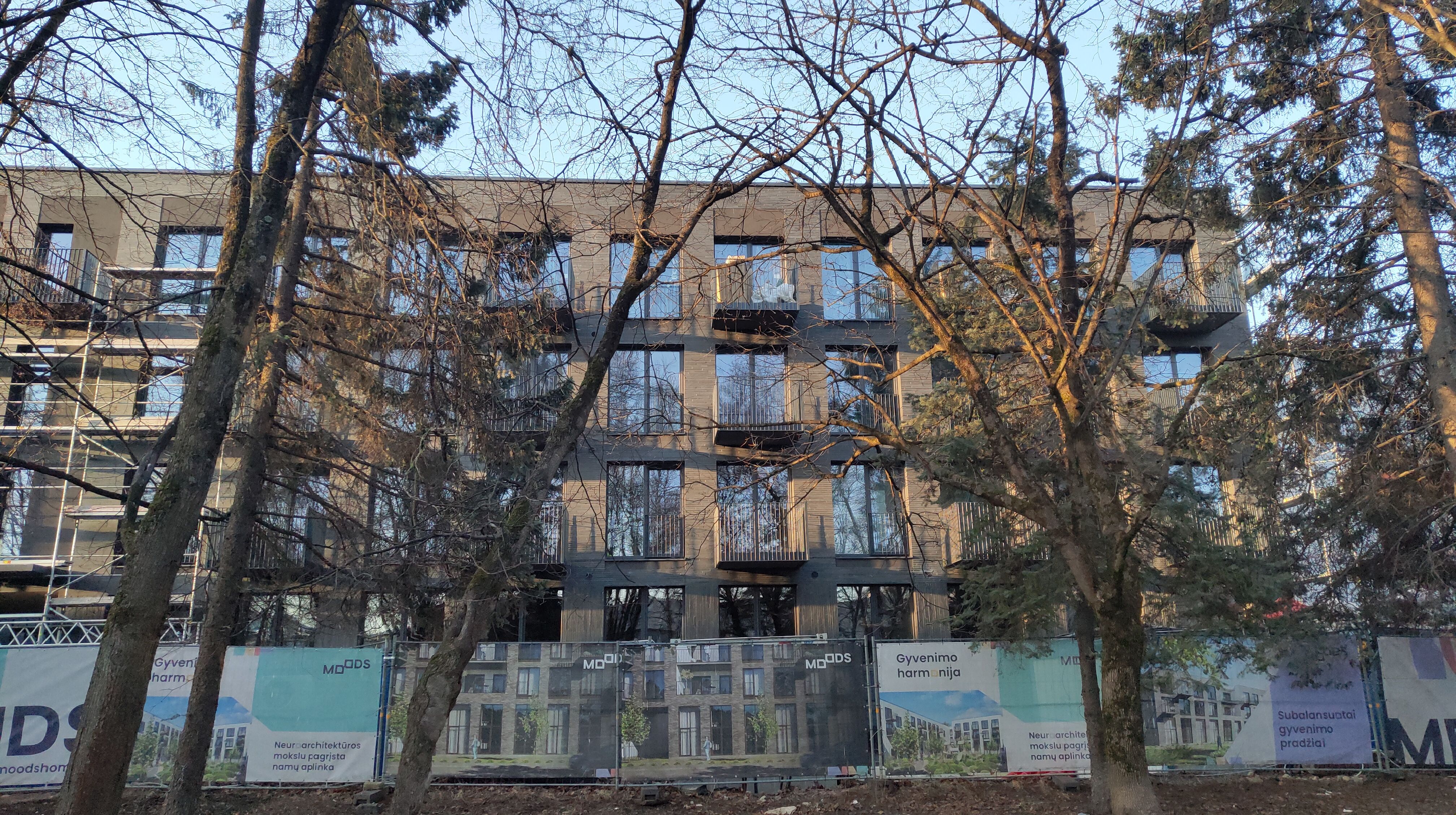 Click image for larger version

Name:	P60315-173041.jpg
Views:	584
Size:	2,35 MB
ID:	2248454