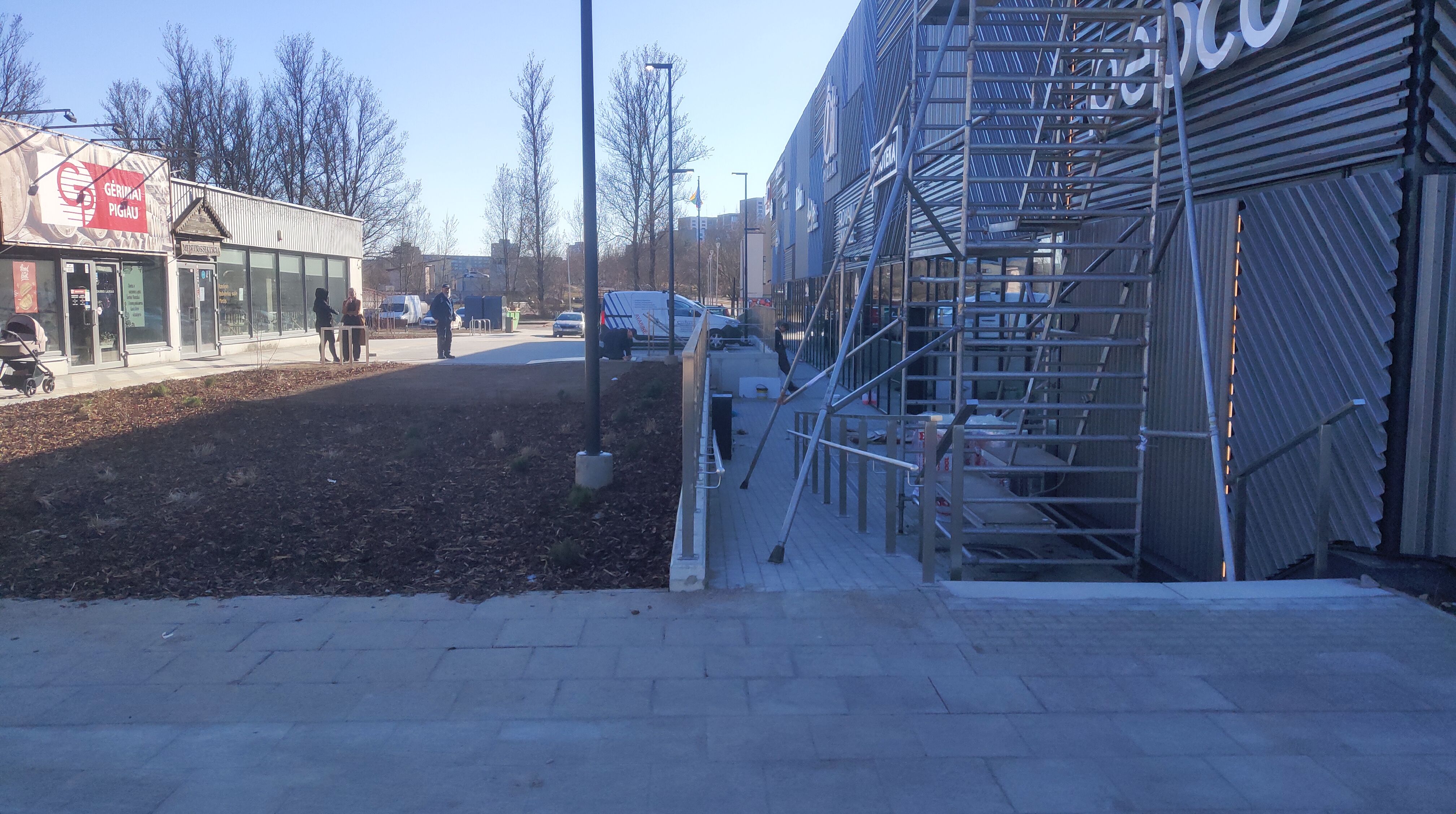 Click image for larger version

Name:	P60401-165359.jpg
Views:	245
Size:	1,30 MB
ID:	2248517