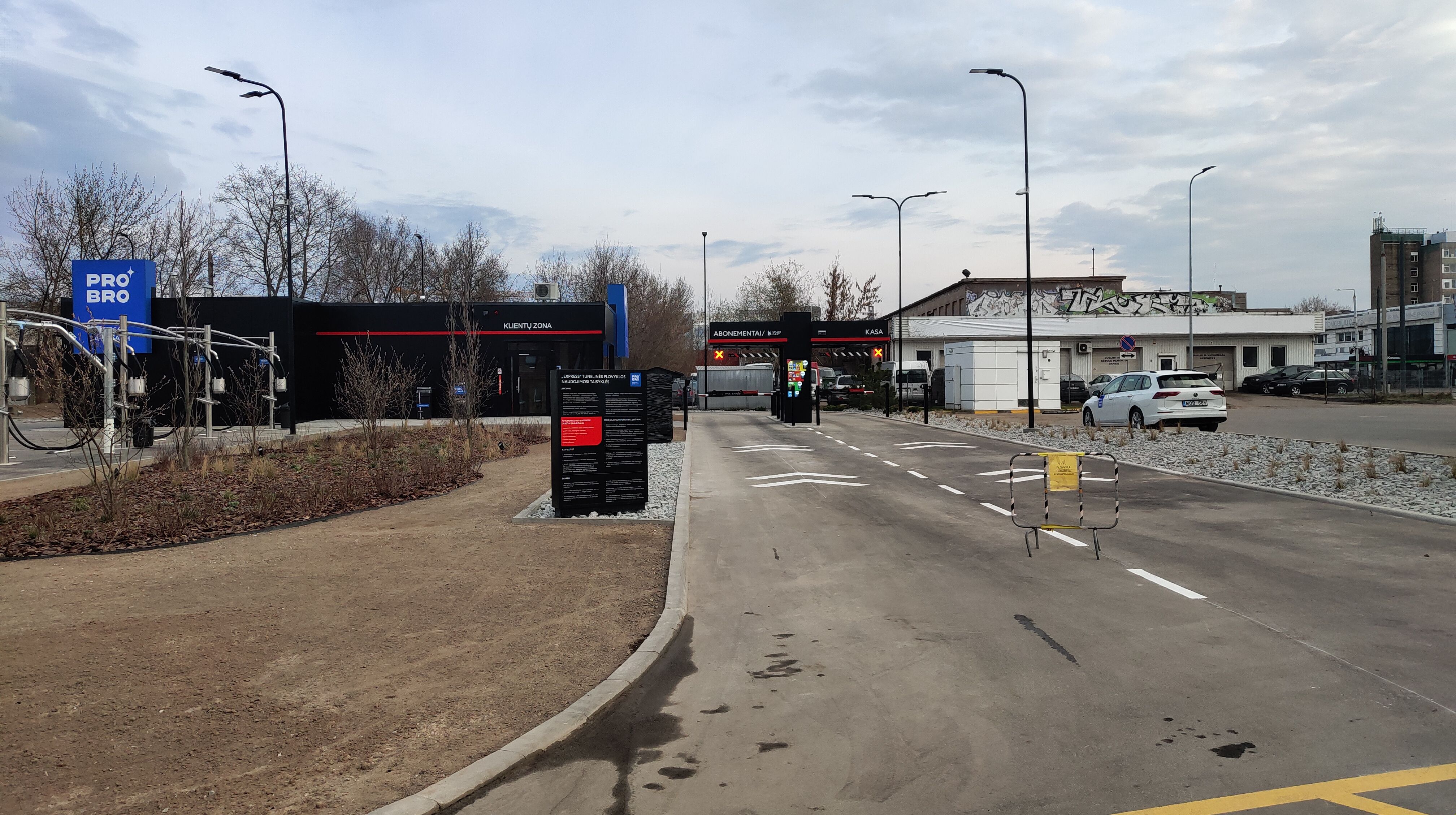 Click image for larger version

Name:	P60330-184055.jpg
Views:	198
Size:	1,45 MB
ID:	2248723