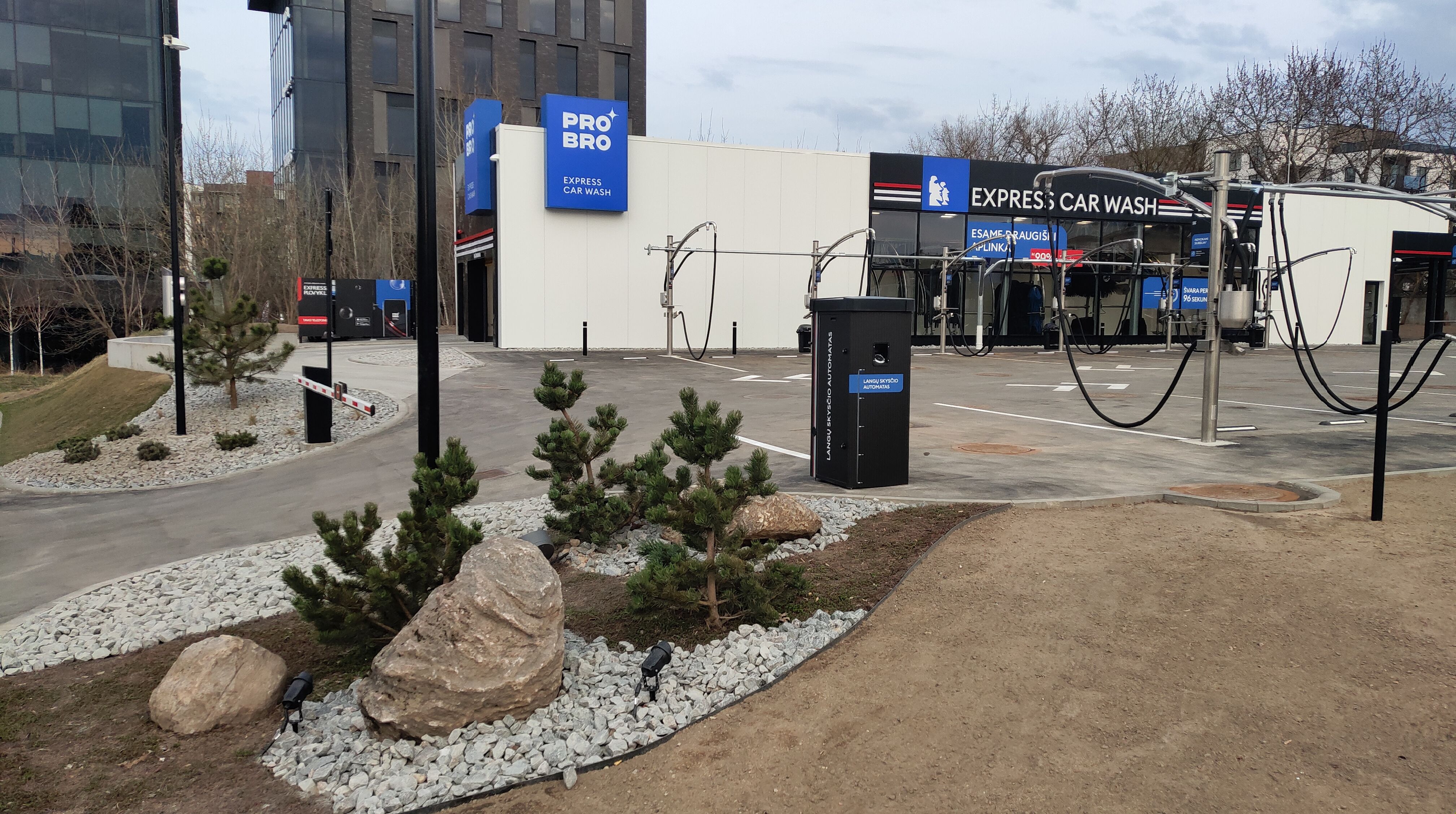 Click image for larger version

Name:	P60330-184105.jpg
Views:	196
Size:	1,59 MB
ID:	2248724