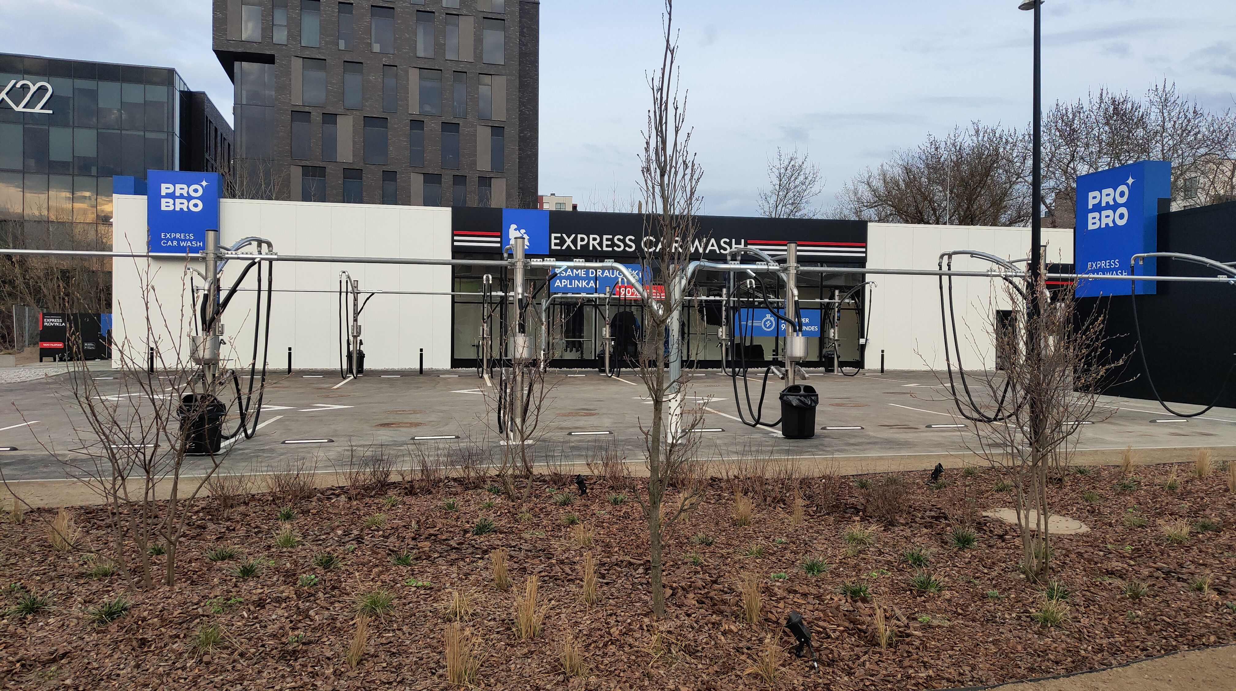 Click image for larger version

Name:	P60330-184126.jpg
Views:	197
Size:	2,05 MB
ID:	2248726