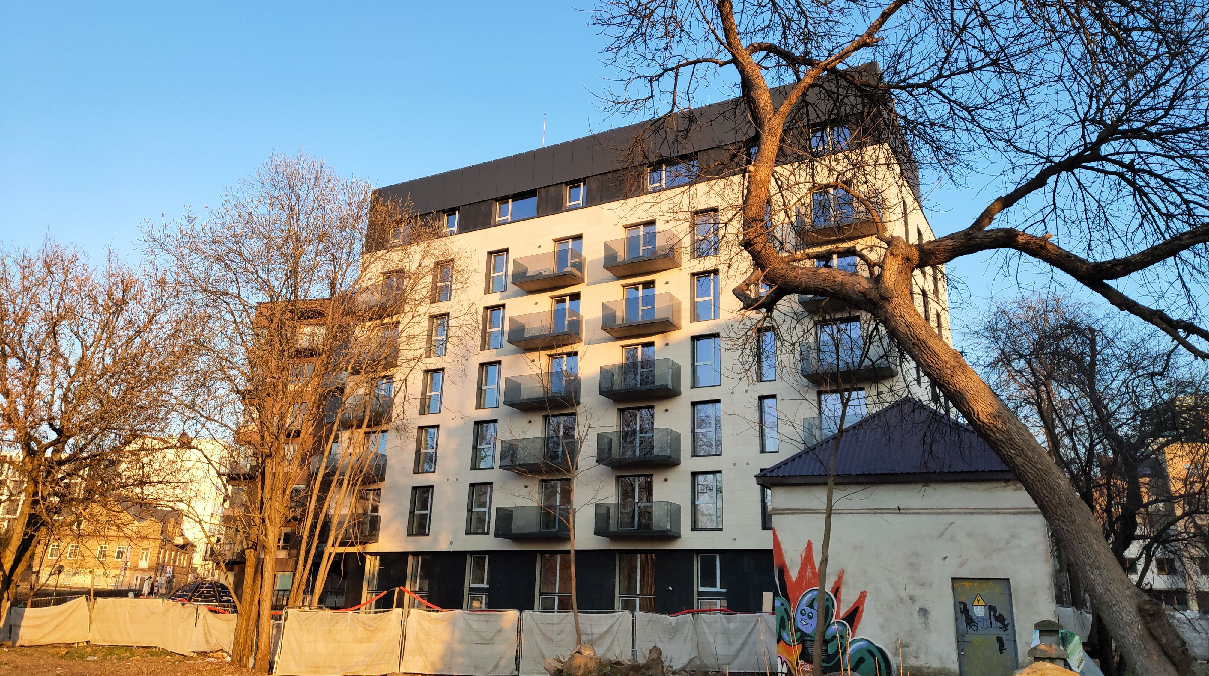 Click image for larger version

Name:	P60321-175220.jpg
Views:	413
Size:	2,11 MB
ID:	2249253