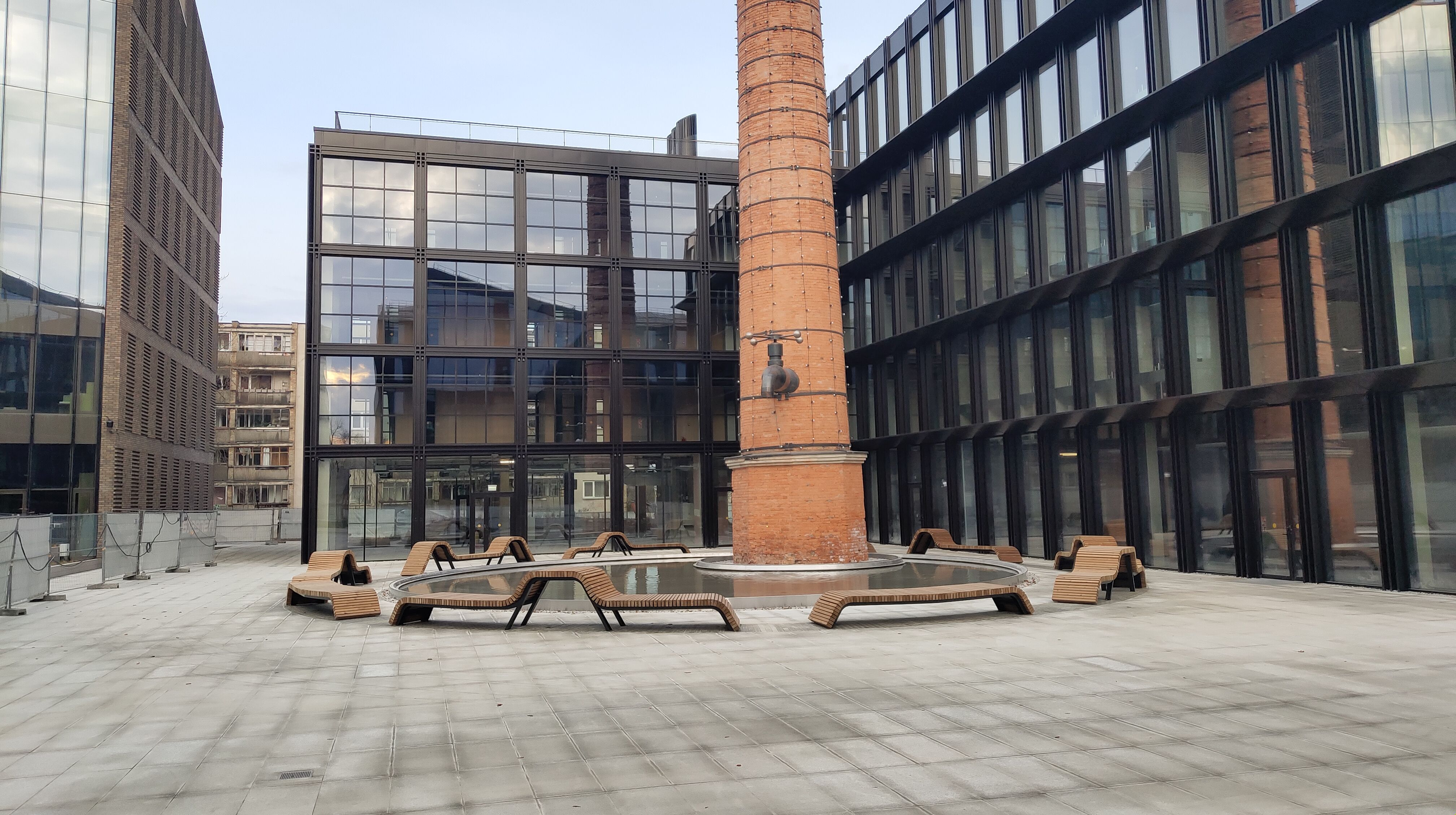 Click image for larger version

Name:	P60330-184625.jpg
Views:	540
Size:	1,31 MB
ID:	2249440