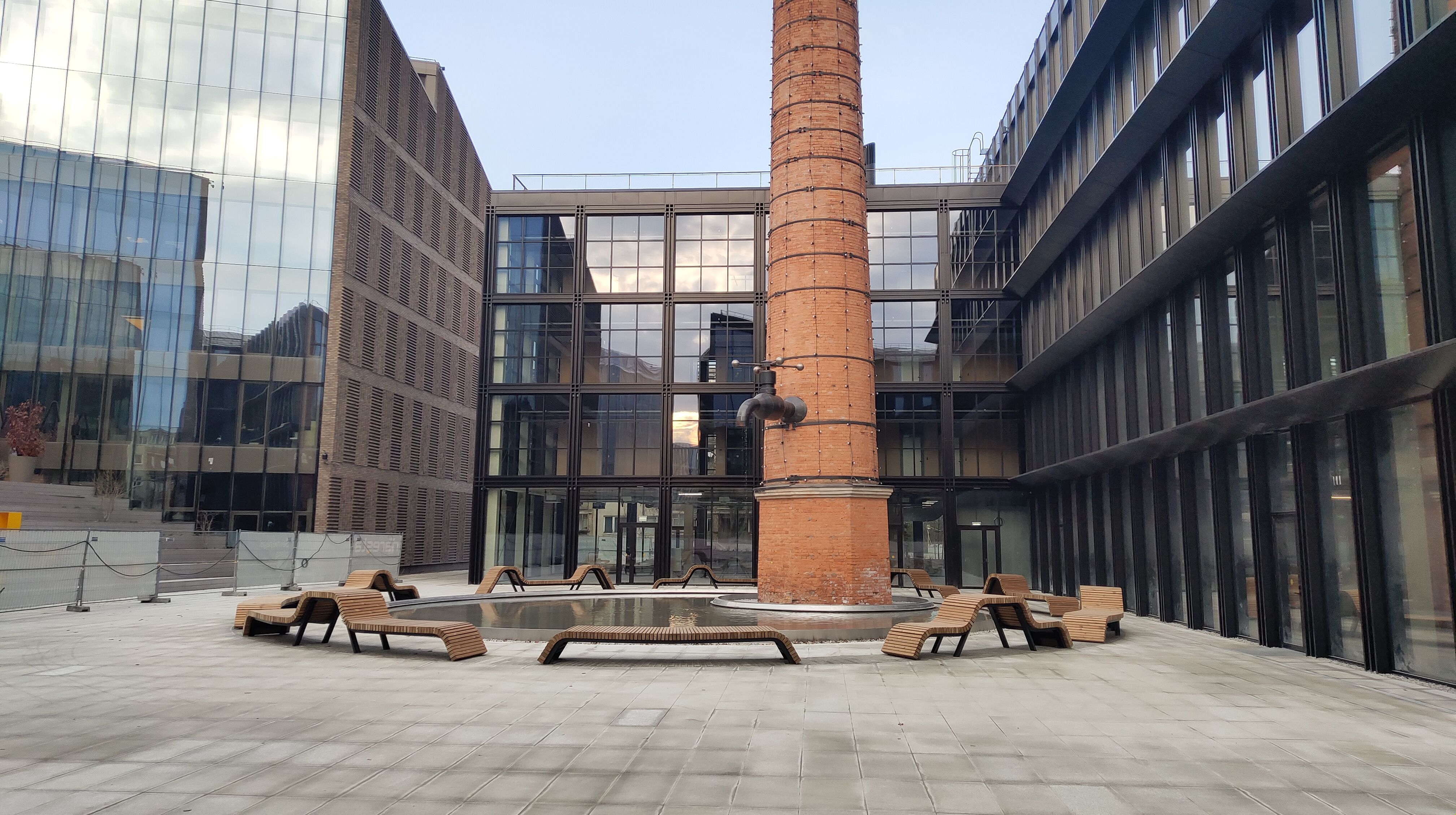 Click image for larger version

Name:	P60330-184609.jpg
Views:	536
Size:	1,32 MB
ID:	2249442