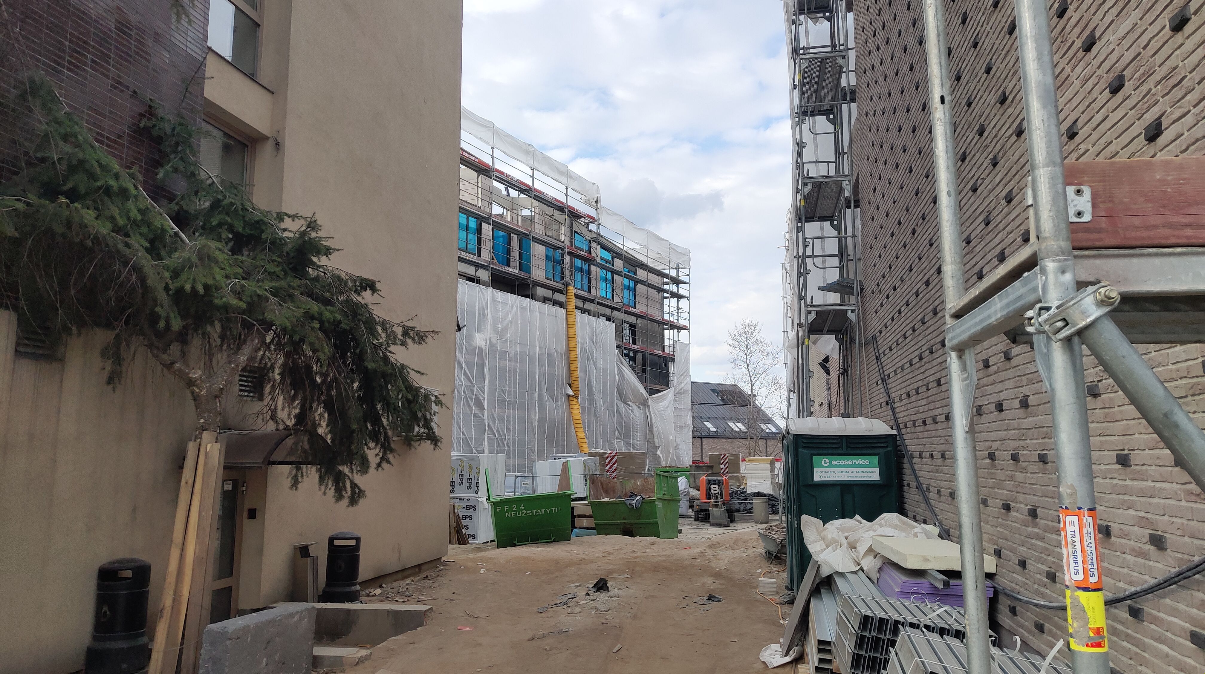 Click image for larger version

Name:	P60330-170211.jpg
Views:	412
Size:	1,44 MB
ID:	2249447