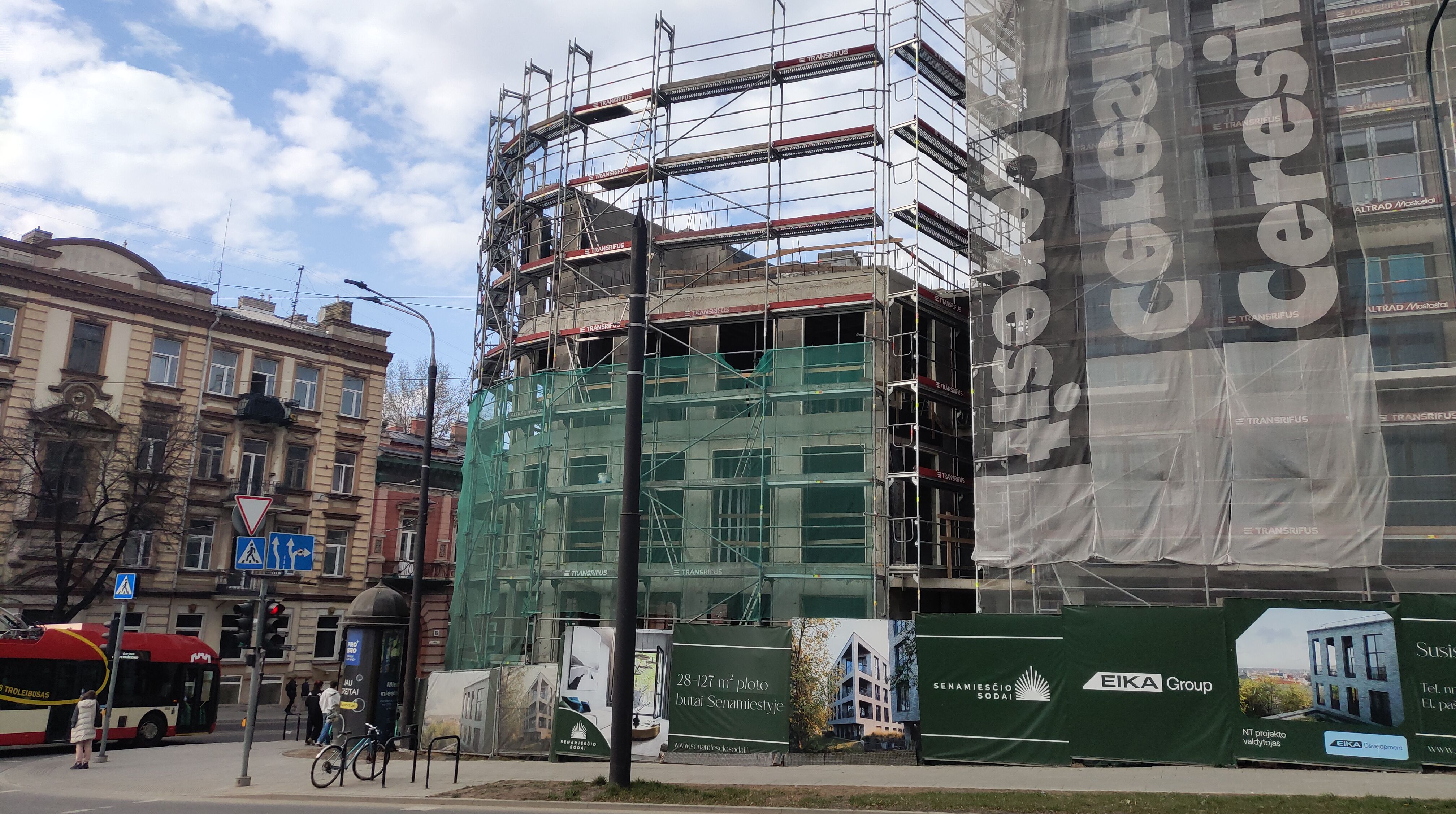 Click image for larger version

Name:	P60330-165625.jpg
Views:	398
Size:	1,40 MB
ID:	2249456