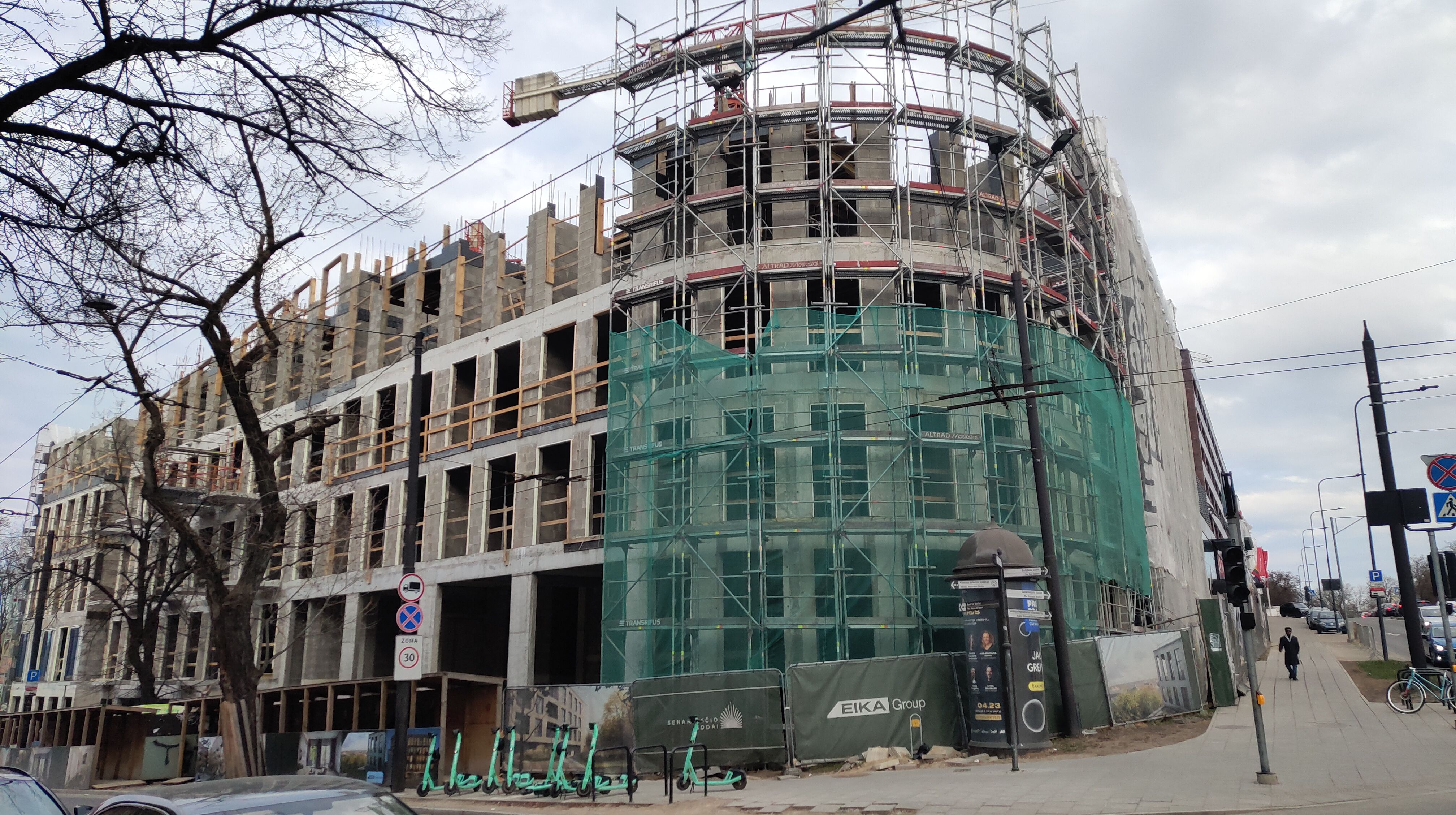 Click image for larger version

Name:	P60330-171005.jpg
Views:	401
Size:	1,53 MB
ID:	2249459