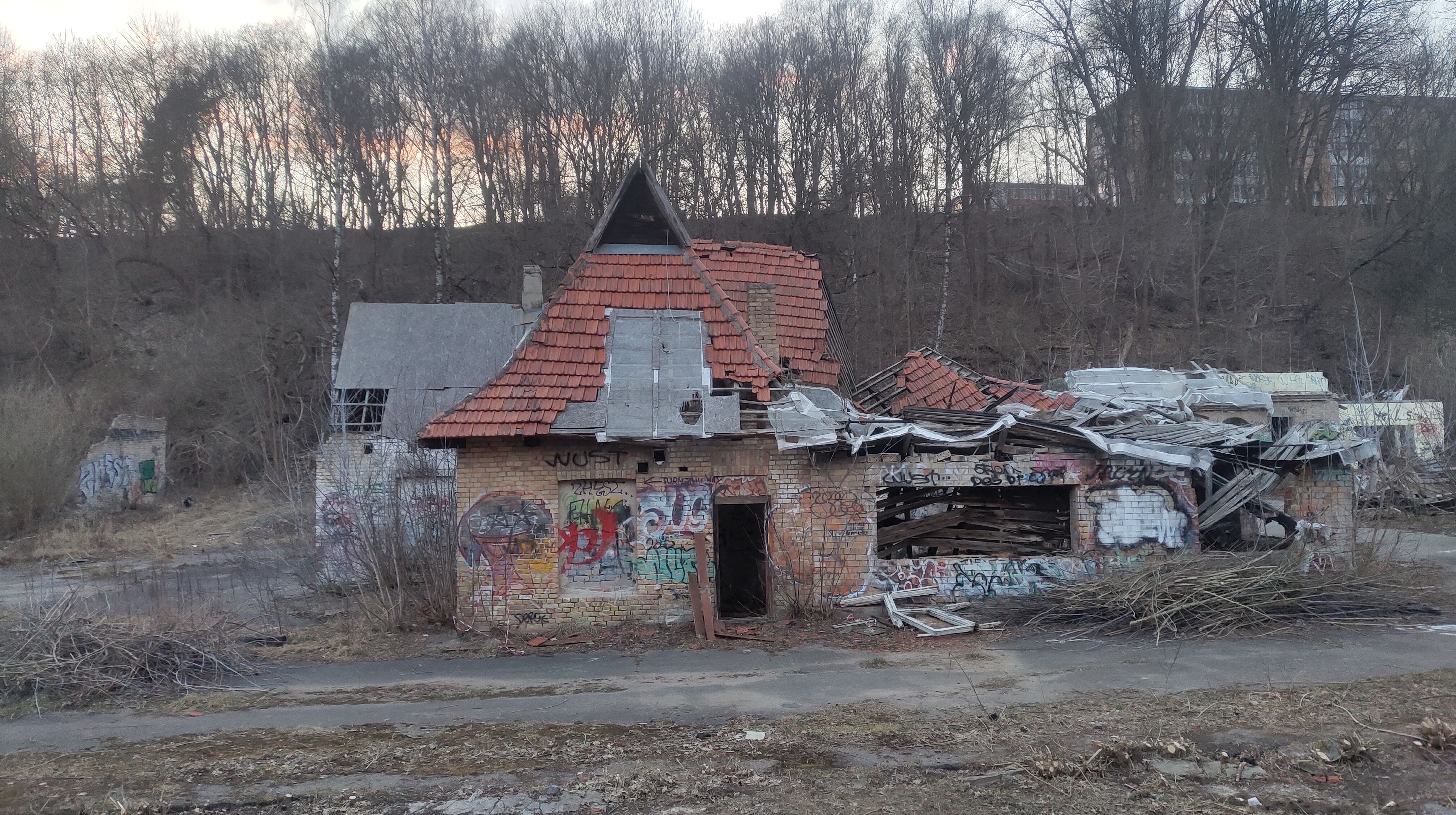 Click image for larger version

Name:	P60329-194233.jpg
Views:	275
Size:	1,99 MB
ID:	2249643