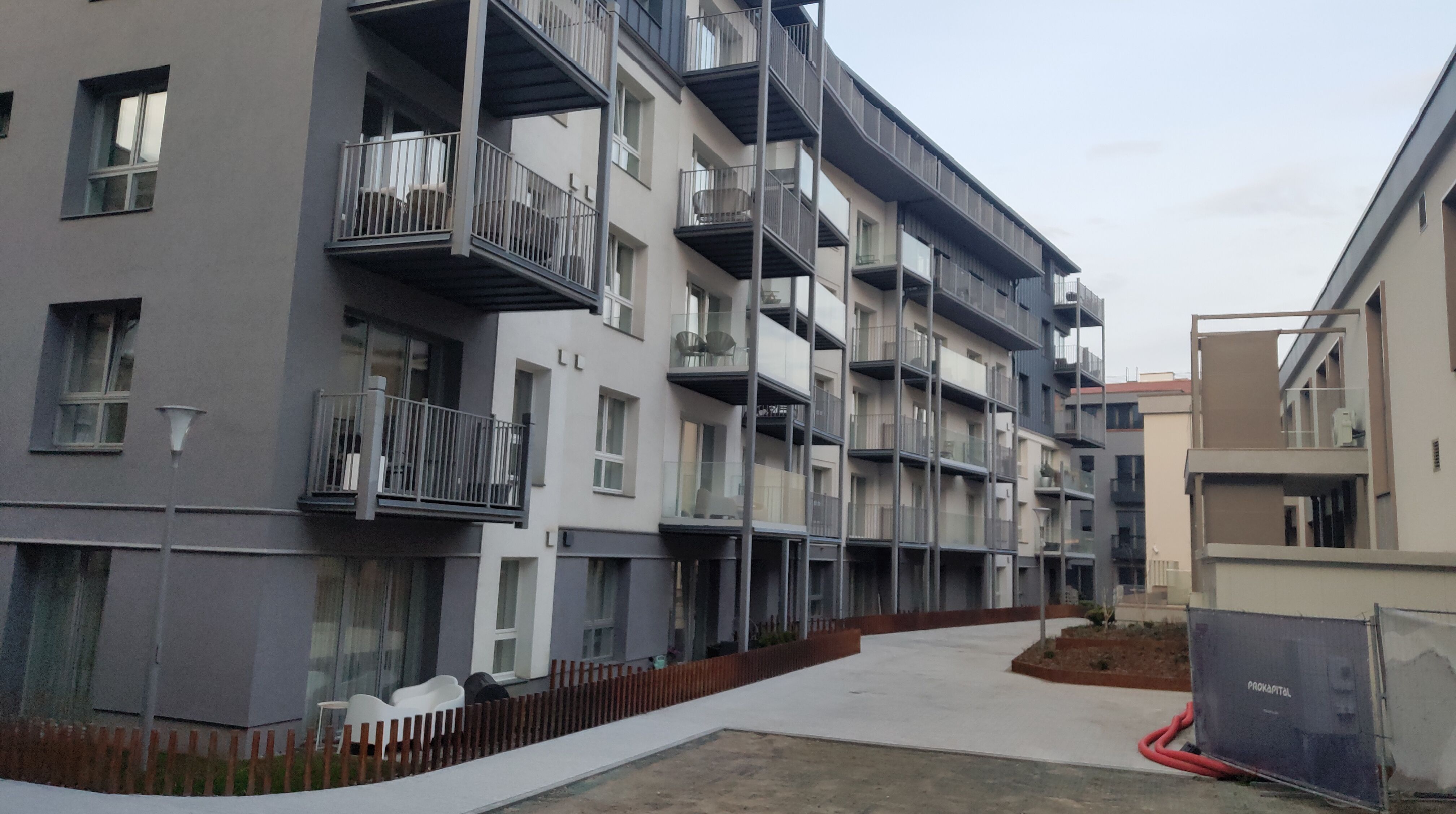 Click image for larger version

Name:	P60330-190559.jpg
Views:	761
Size:	932,8 kB
ID:	2250546