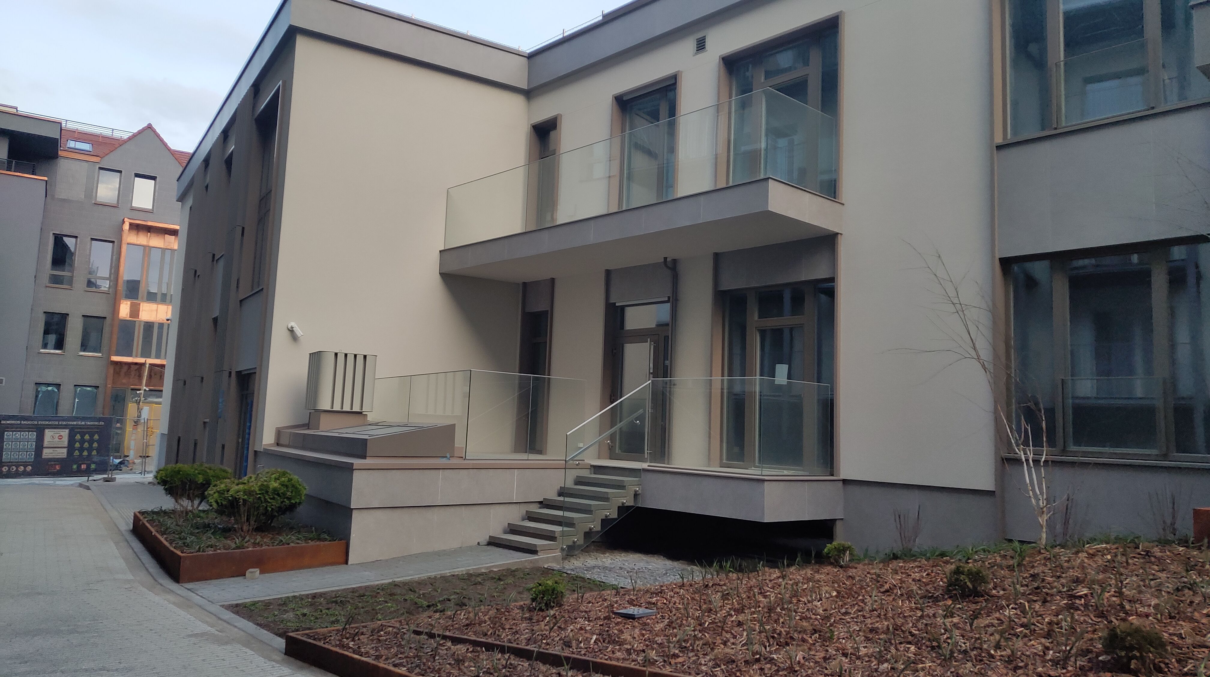 Click image for larger version

Name:	P60330-190626.jpg
Views:	760
Size:	1,10 MB
ID:	2250548