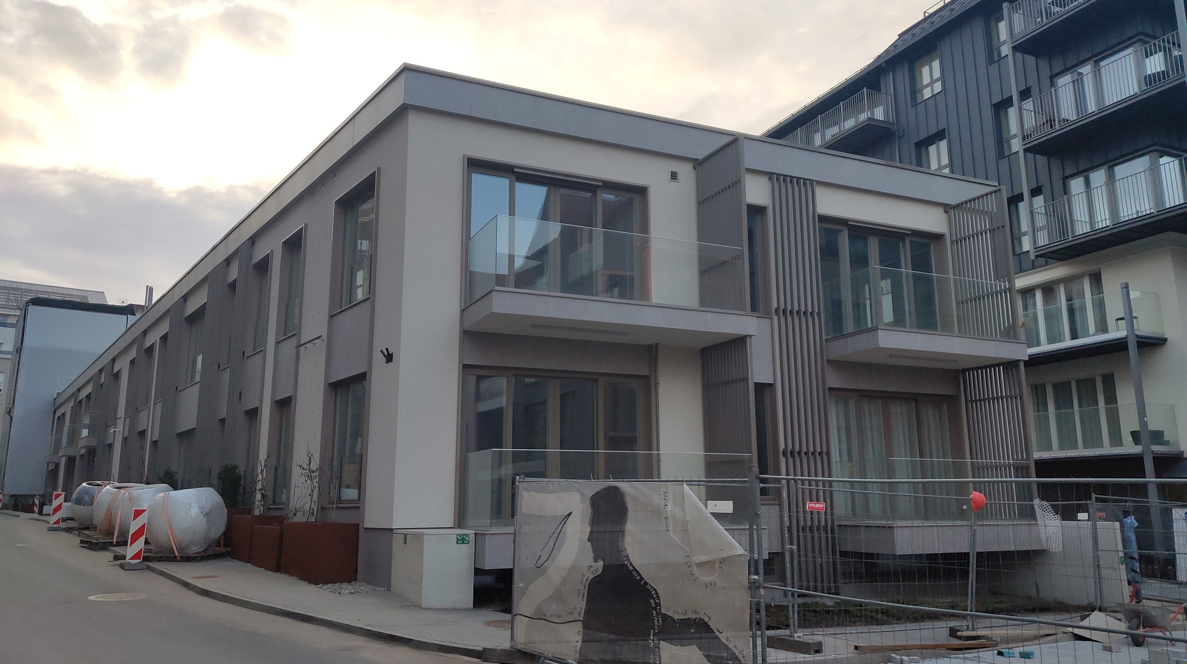 Click image for larger version

Name:	P60330-190858.jpg
Views:	762
Size:	1,06 MB
ID:	2250549