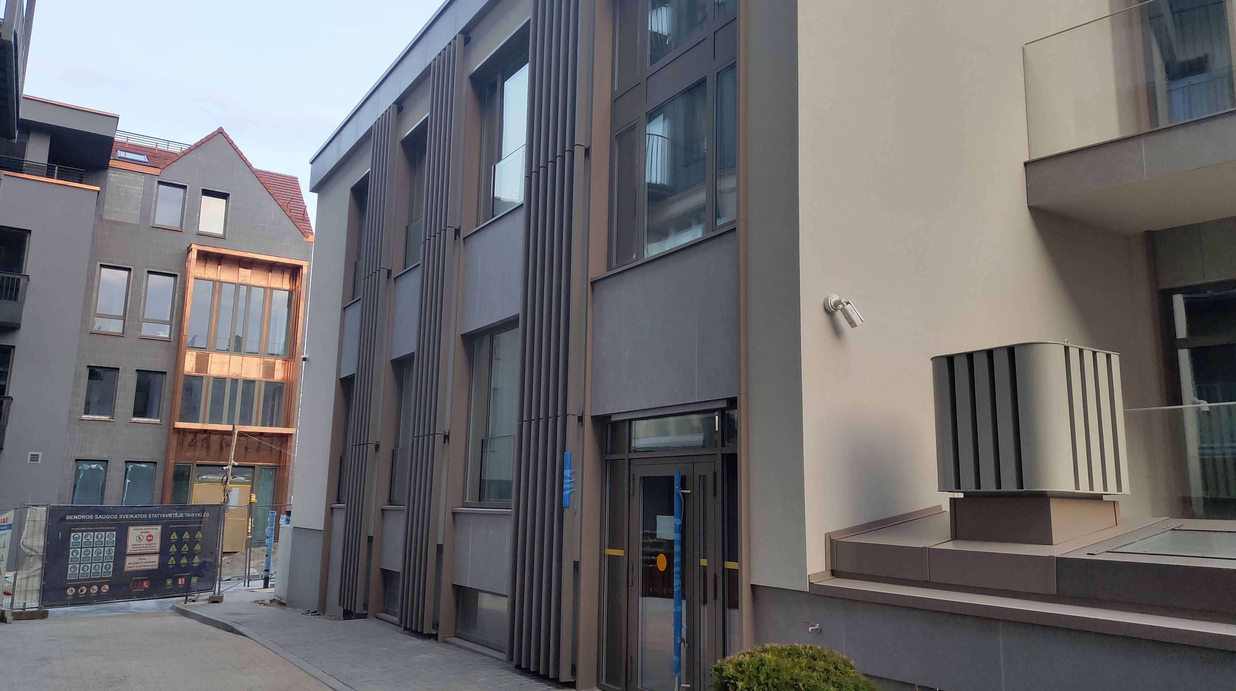 Click image for larger version

Name:	P60330-190635.jpg
Views:	765
Size:	1,09 MB
ID:	2250552