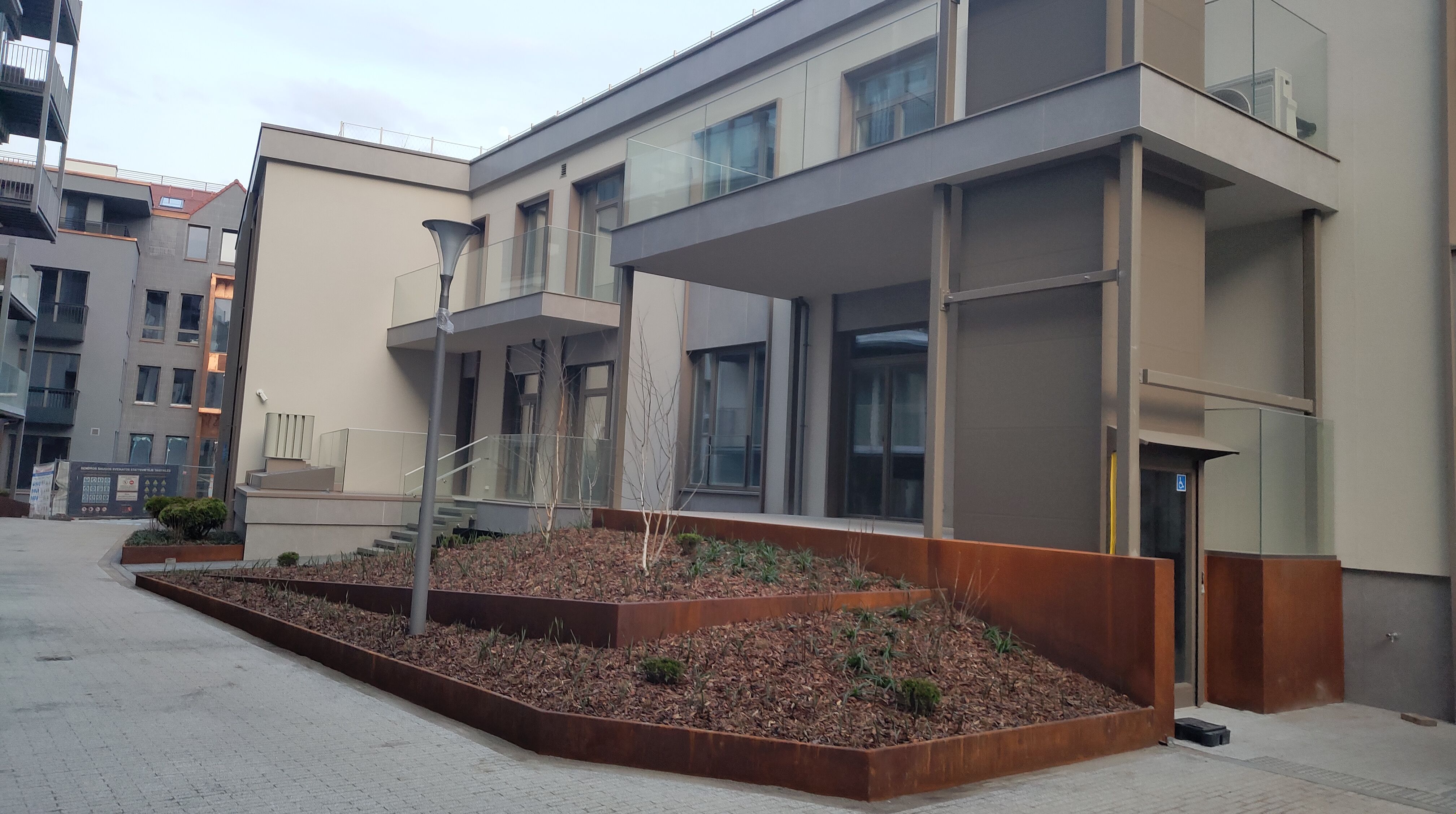 Click image for larger version

Name:	P60330-190618.jpg
Views:	757
Size:	1,08 MB
ID:	2250553