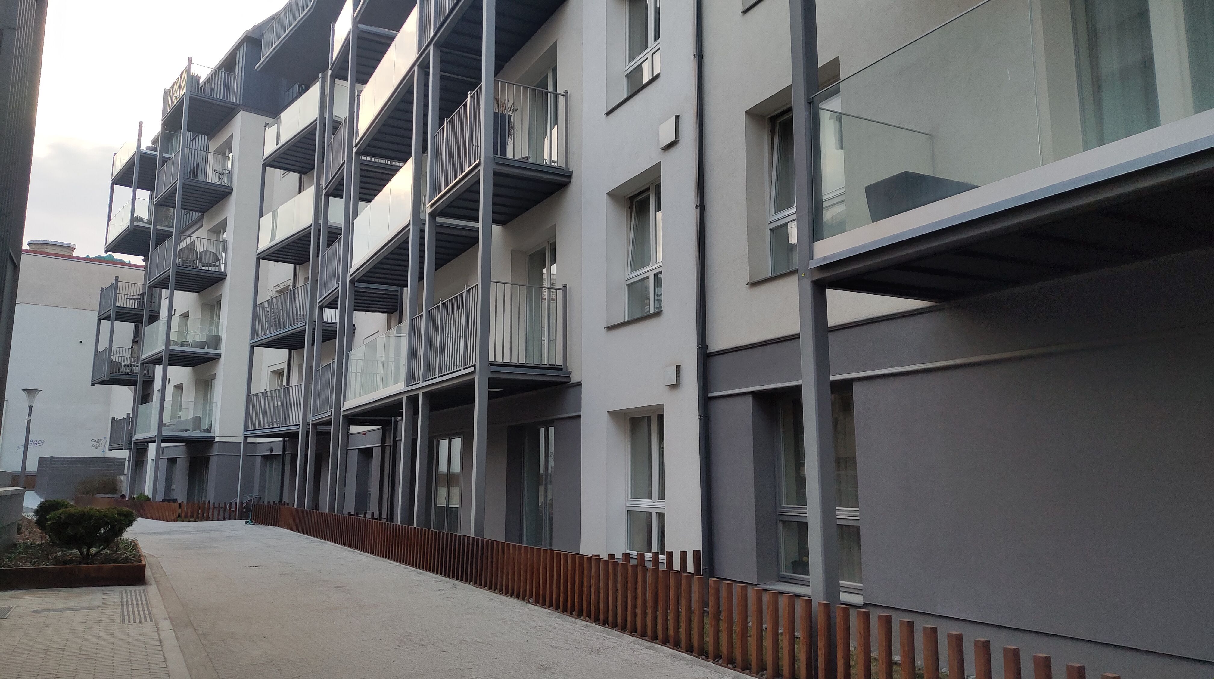 Click image for larger version

Name:	P60330-190944.jpg
Views:	49
Size:	1,17 MB
ID:	2250987