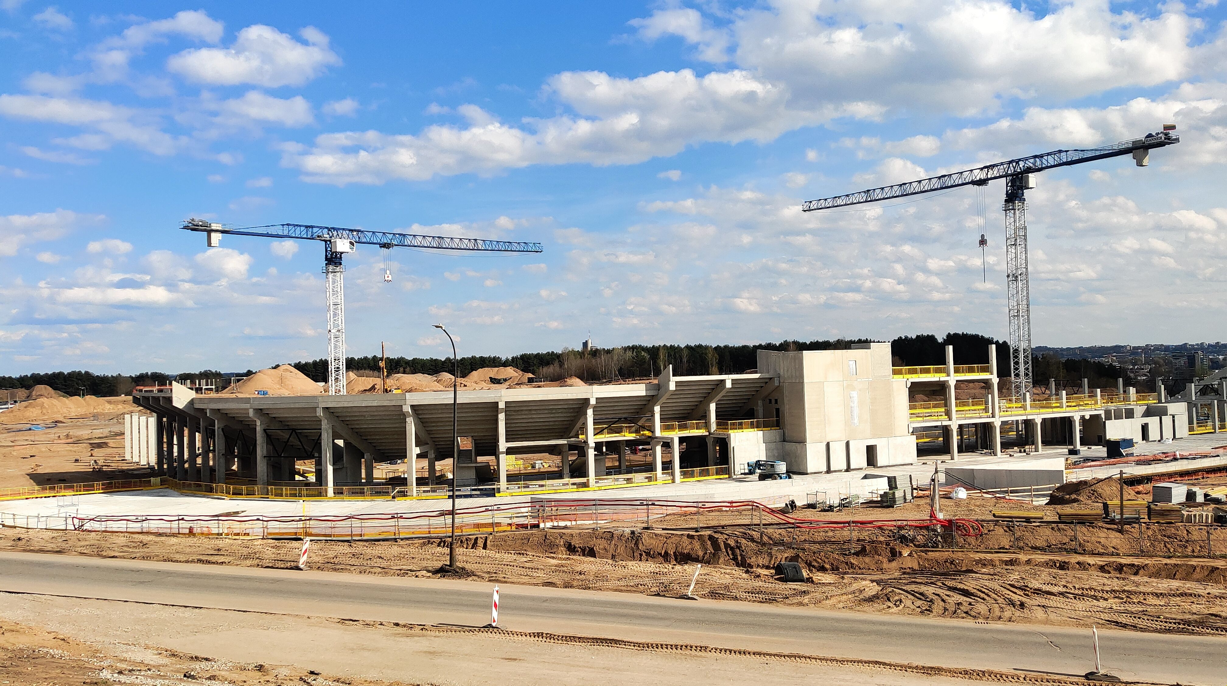 Click image for larger version

Name:	P60419-165400.jpg
Views:	270
Size:	1,53 MB
ID:	2251443