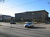 Visos 3 linijo susieina centre. Priekyje Daugpilio universitetas.