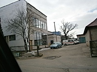 Daugiabutis namas su administracinėmis patalpomis Pakraščio gatvėje.