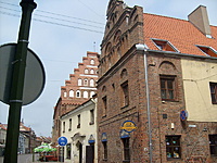 790
