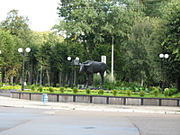Briedžio skulptūra - Rytprūsių ir Tilžės simbolis. Atidengta 1928 m., po karo perkelta į Kaliningrado zoologijos sodą, į savo miestą grįžo 2007 m.