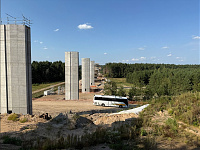 Nuo susirinkimo vietos prie statybininkų/administracijos vagonėlių aikštelės iki viršutinės aikštelės, serpantinu užvežė autobusas